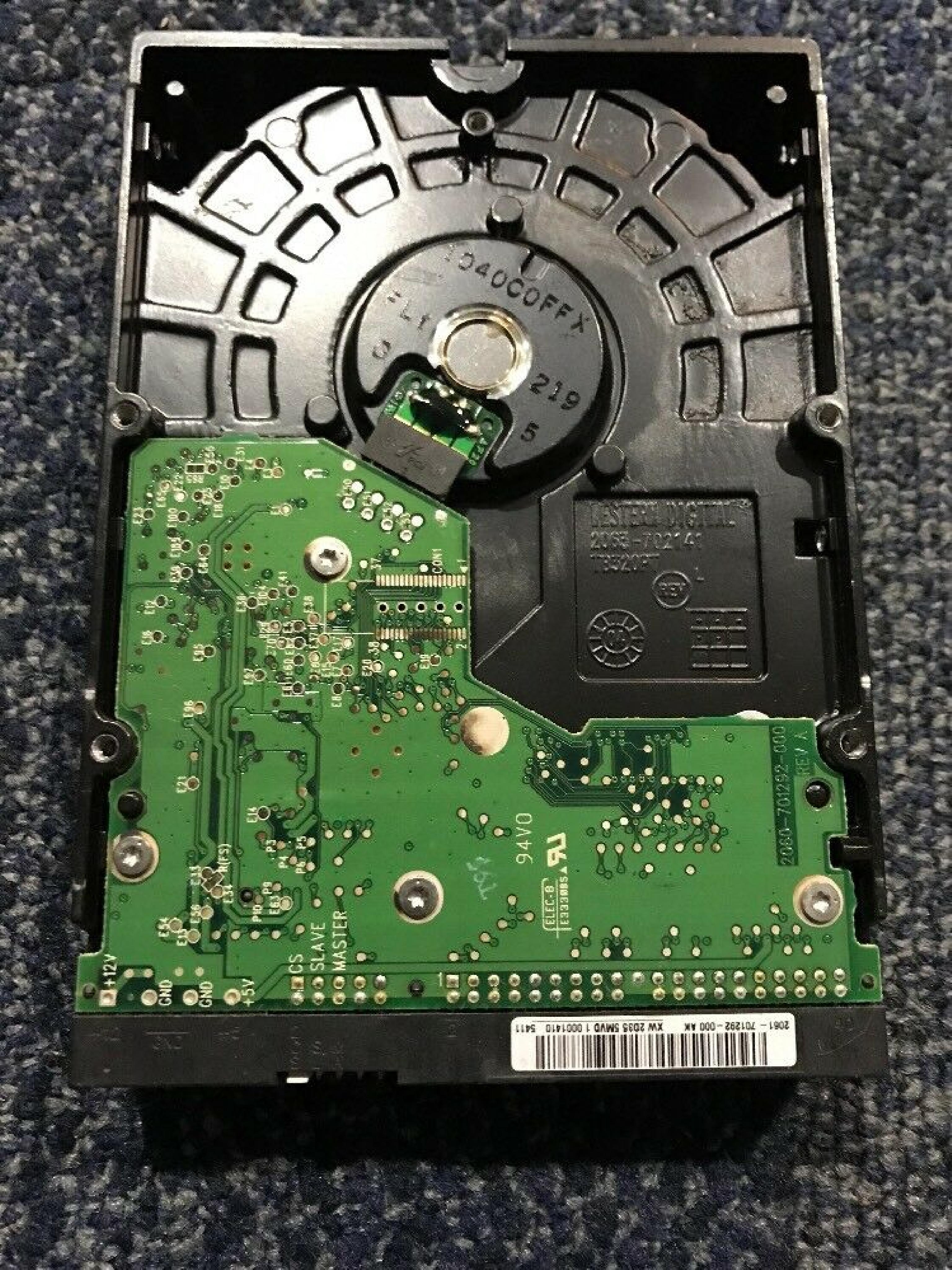 WESTERN DIGITAL / WD WD400BB-75JHC0 40GB IDE HD LBA 78165360 DATE 09 NOV 2005 DCM ESBACTJCA 78125000 22 DEC HSBHNTJCA REV A00 CAVIAR 10 MAR 2006 HSBHCTJCH 25 AUG HSCHNTJAH