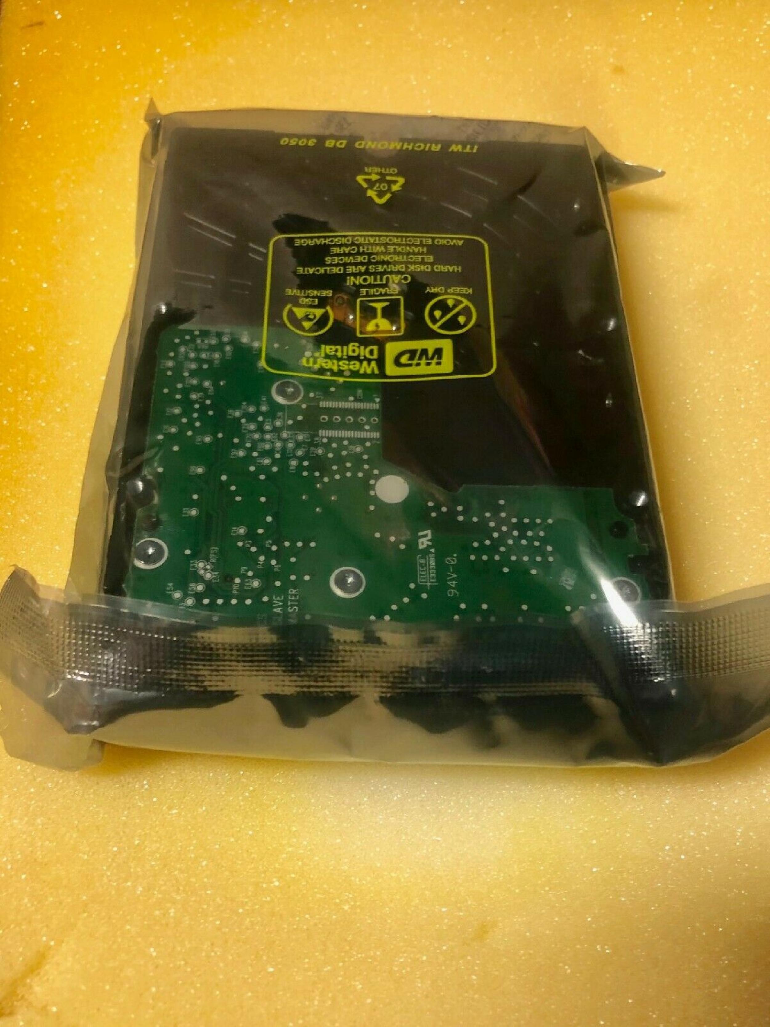 WESTERN DIGITAL / WD 304763-004 40GB IDE HD LBA 78165360 DATE 06 MAY 2006 DCM HSCHCTJAA 07 AUG 2007 DSBHNTJAHN 20 JUN DSBHCTJEH CAVIAR