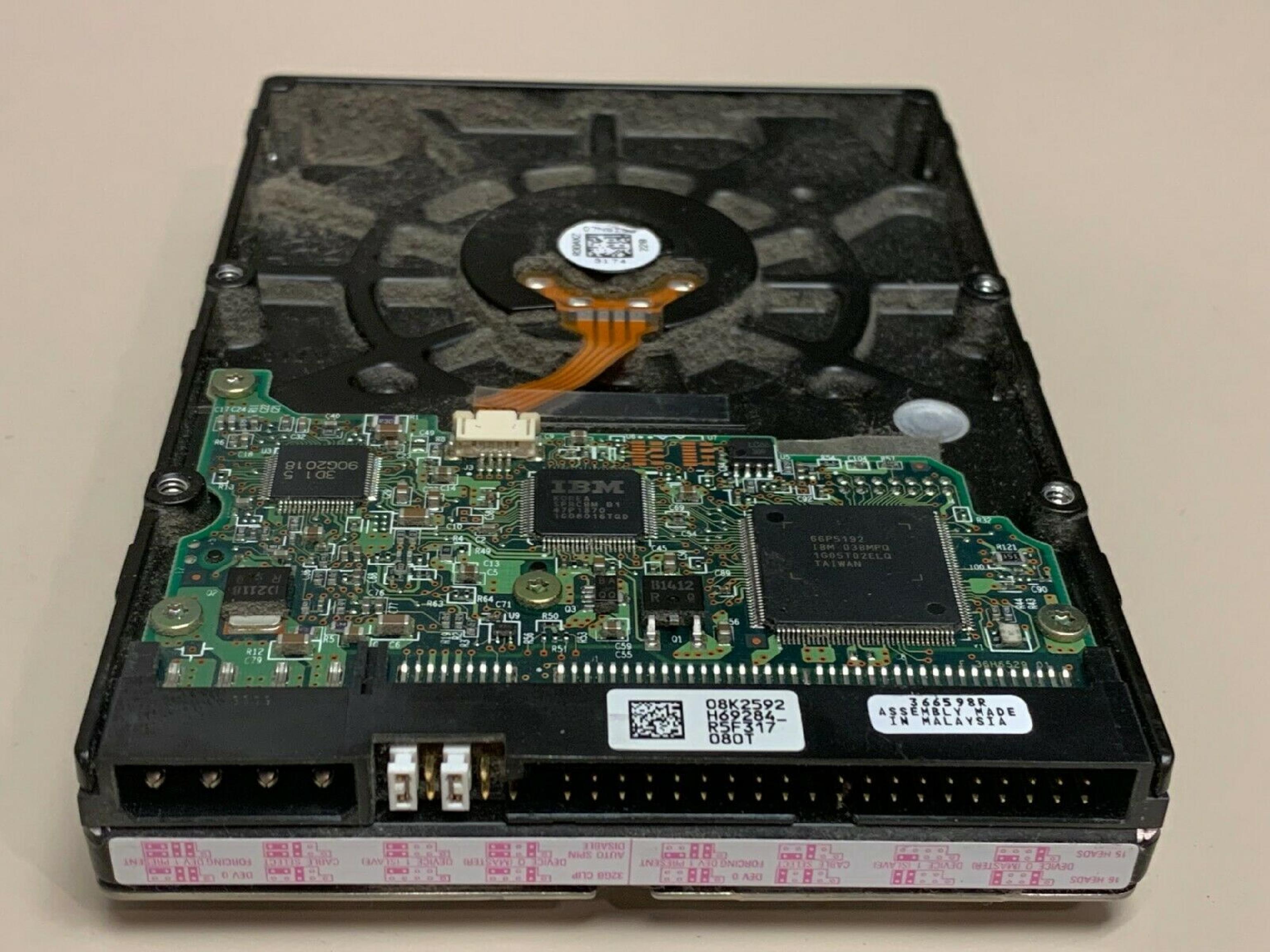 WESTERN DIGITAL / HITACHI / IBM / WD IC35L060AVV207-0 40GB IDE HD LBA 78.125.000 MLC H69404 DATE OCT-2003 FEB-2004 60GB 117.187.500 MAY-2003 REV A00 03-APR-03 H6904 DESKSTAR JUN-2003 27-APR-03 61.4GB 3.5INCH MLC:H69404 APR-2003 41.1GB 7200RPM