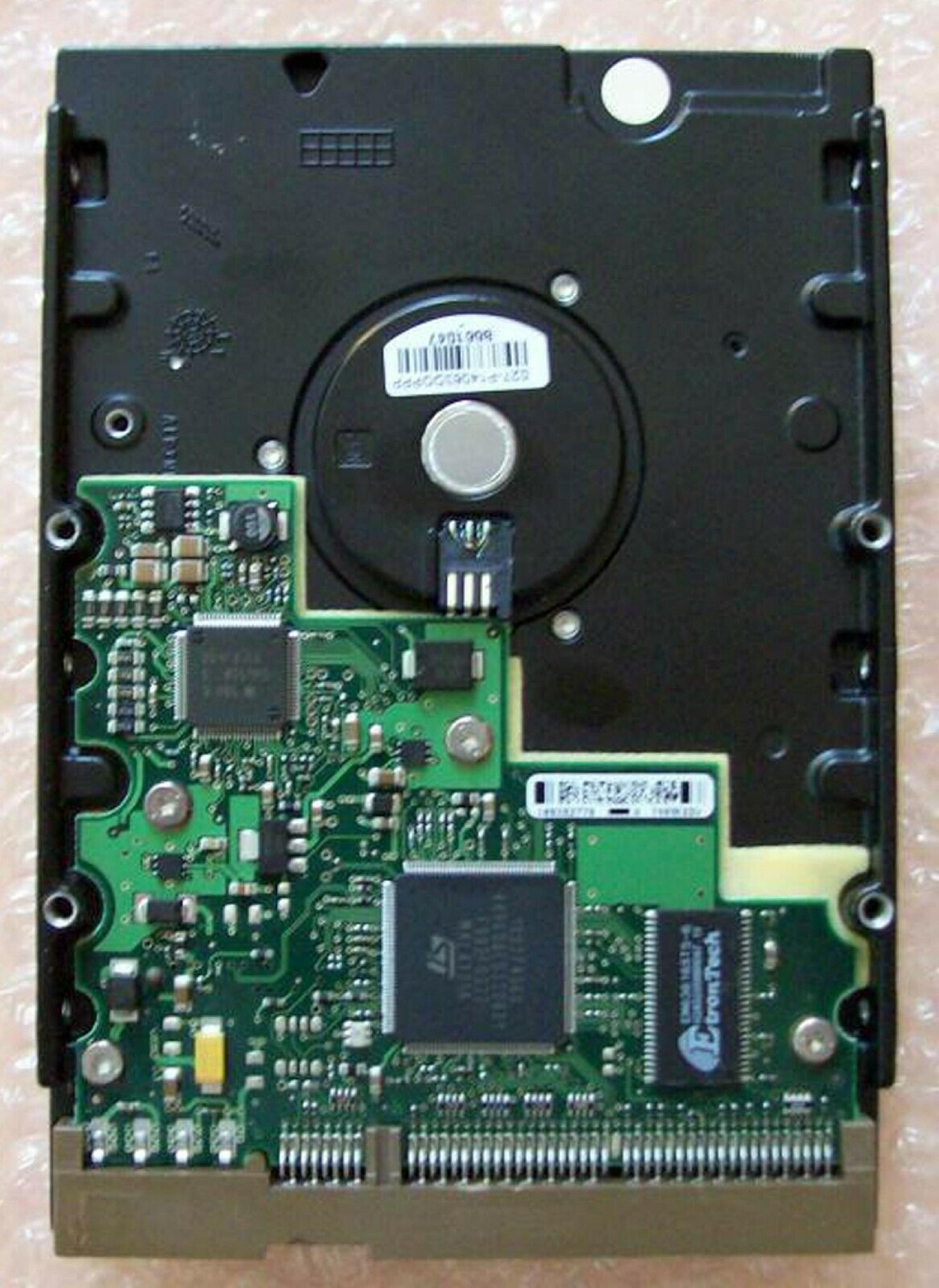 SEAGATE ST380011A 80GB IDE HD CONFIG DZR-06 FIRMWARE 3.10 DATE 04527 SITE WU BARRACUDA D8C-01 8.16 05073 AMK REV A00