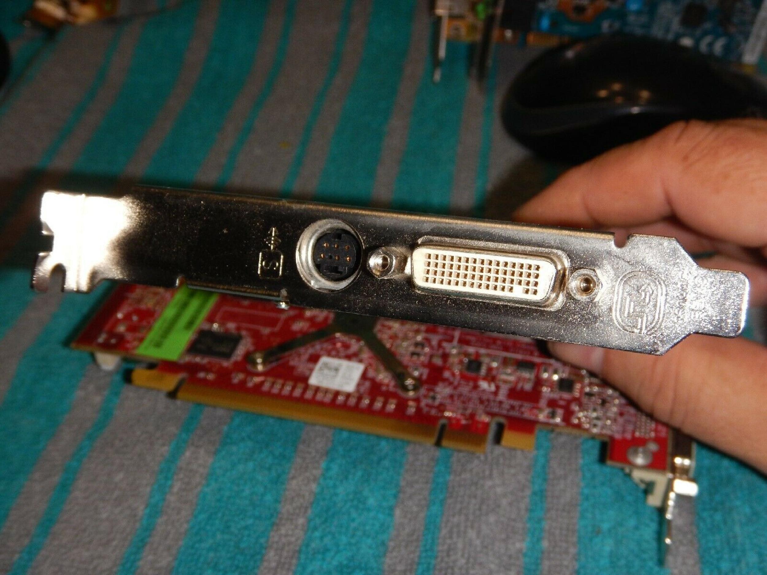 ATI 109-B27631-00 256MB PCI-E VIDEO CARD X2400 HD2400 WITH DMS-59 OUTPUT RADEON PRO AND SVIDEO OUTPUTS