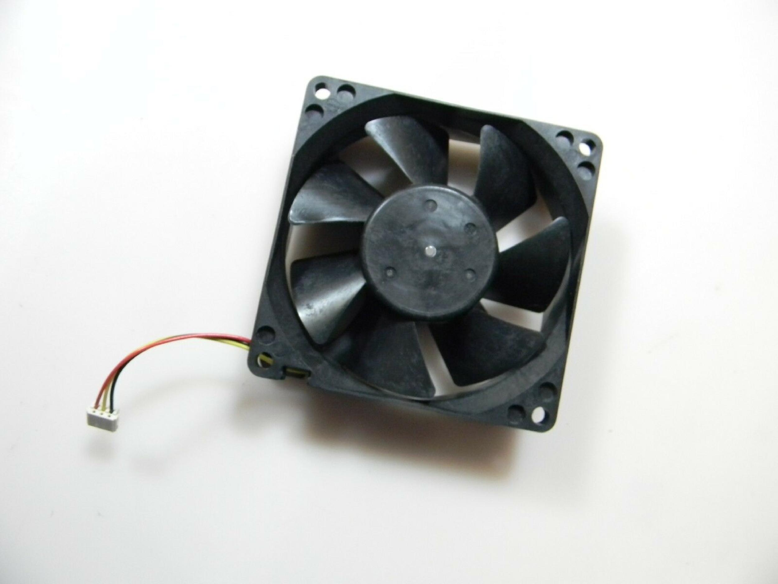 NIDEC BETA SL 12VDC 0.43A 11 BLADE FAN 70MM X 70MM X 15MM 3 WIRES 3 PIN STANDARD FAN CONNECTOR BETA SL