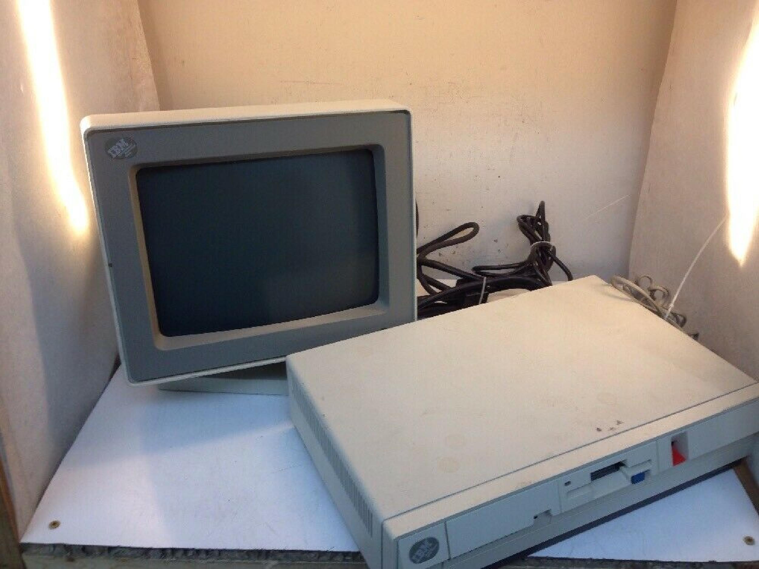 IBM 8503001 PS/2 MONOCHROME DISPLAY 12INCH