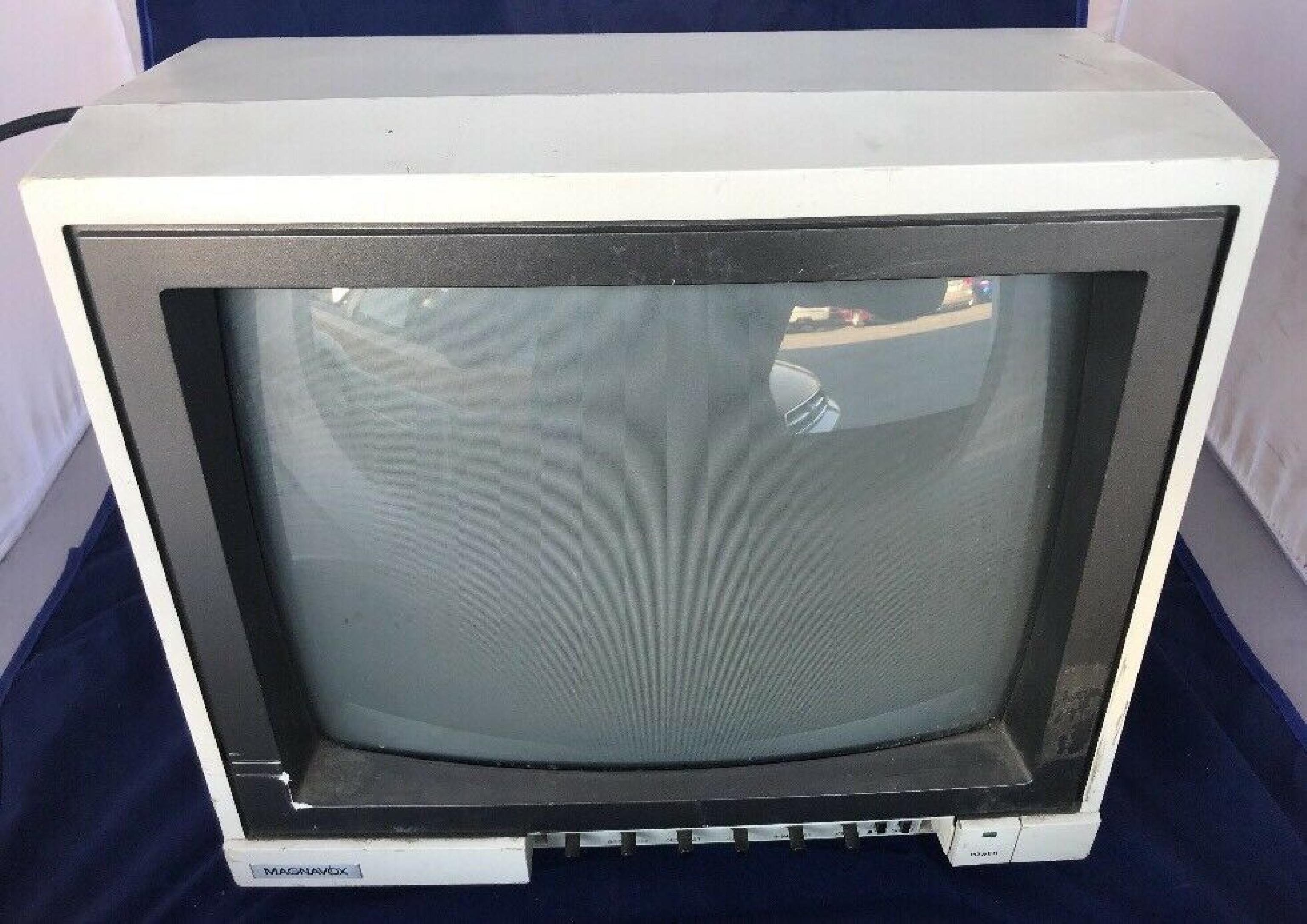 MAGNAVOX CM8562 074G COLOR CGA MONITOR