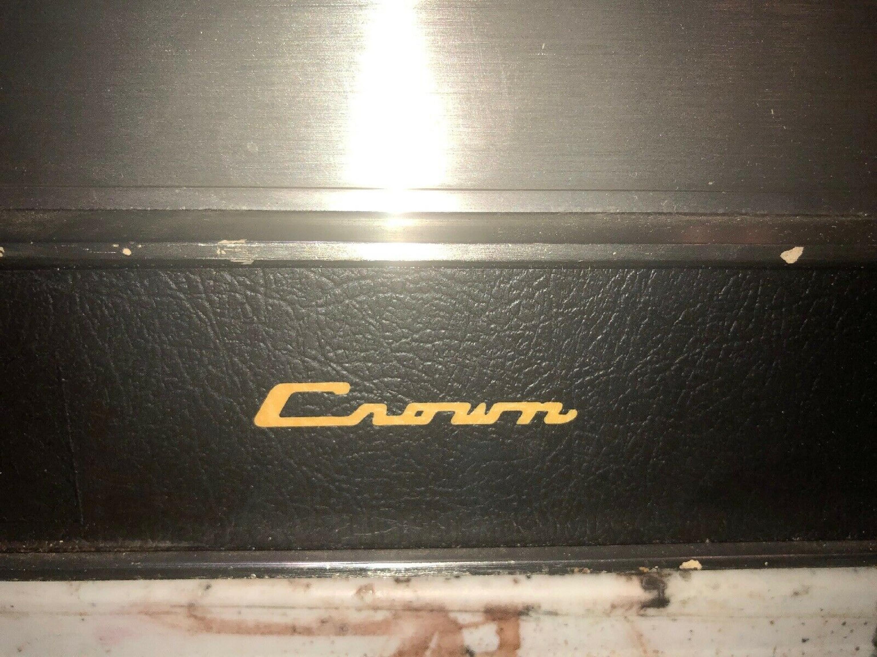 CROWN D-150 TWO CHANNEL AMPLIFIER