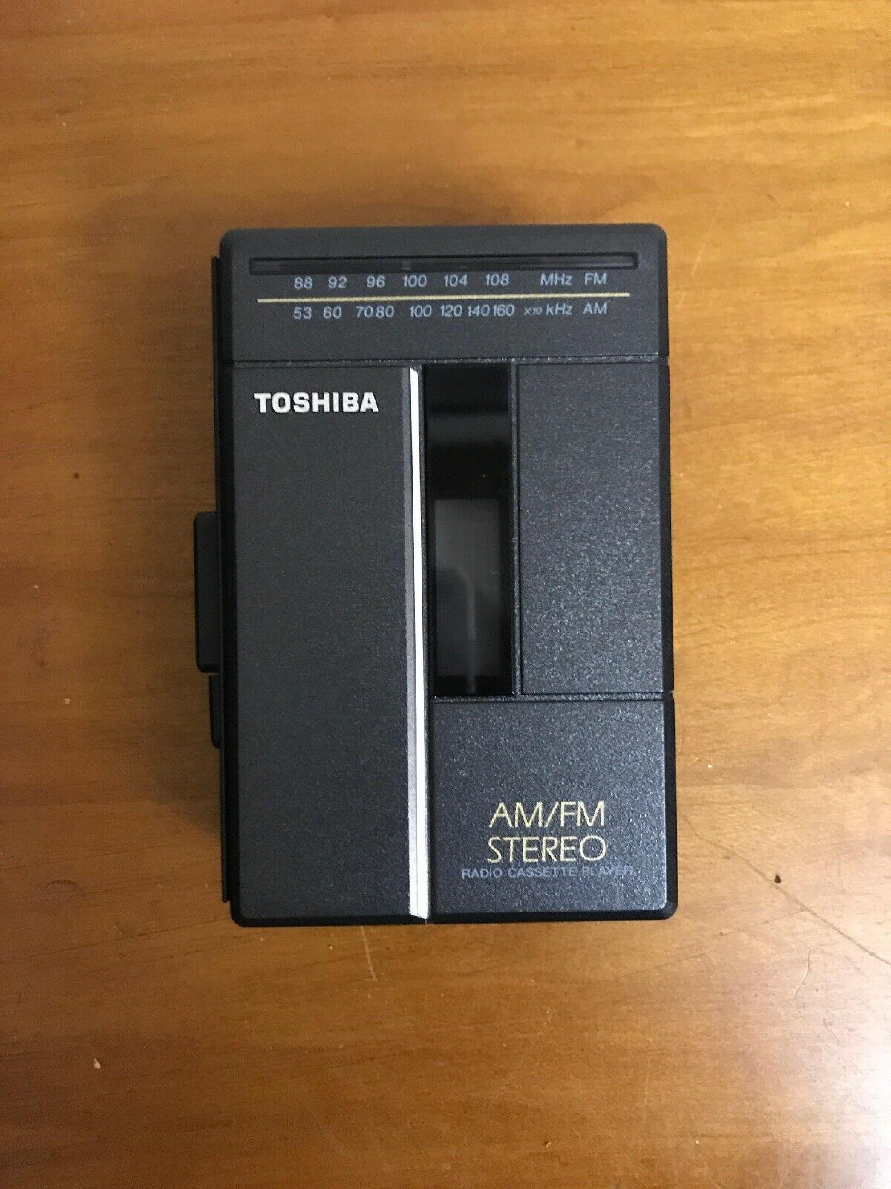 TOSHIBA KT-4019 AM/FM STEREO RADIO AND CASSETTE PLAYER