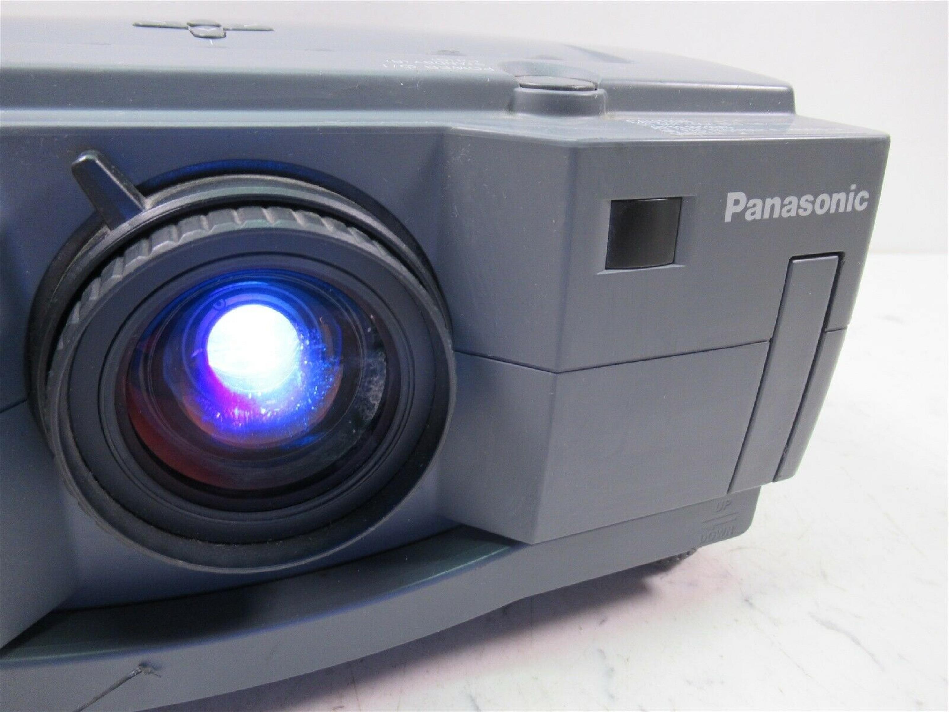 PANASONIC PT-L555U LCD PROJECTOR, TESTED GOOD, SLIGHT NON CONVERGENCE, NO REMOTE