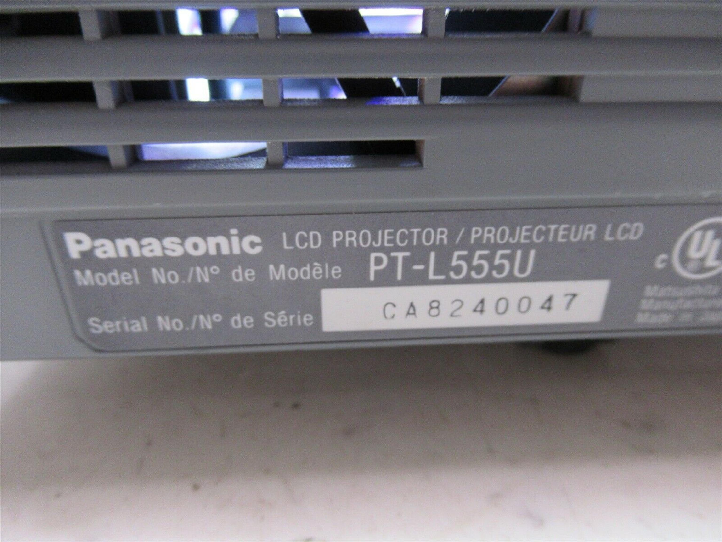 PANASONIC PT-L555U LCD PROJECTOR, TESTED GOOD, SLIGHT NON CONVERGENCE, NO REMOTE