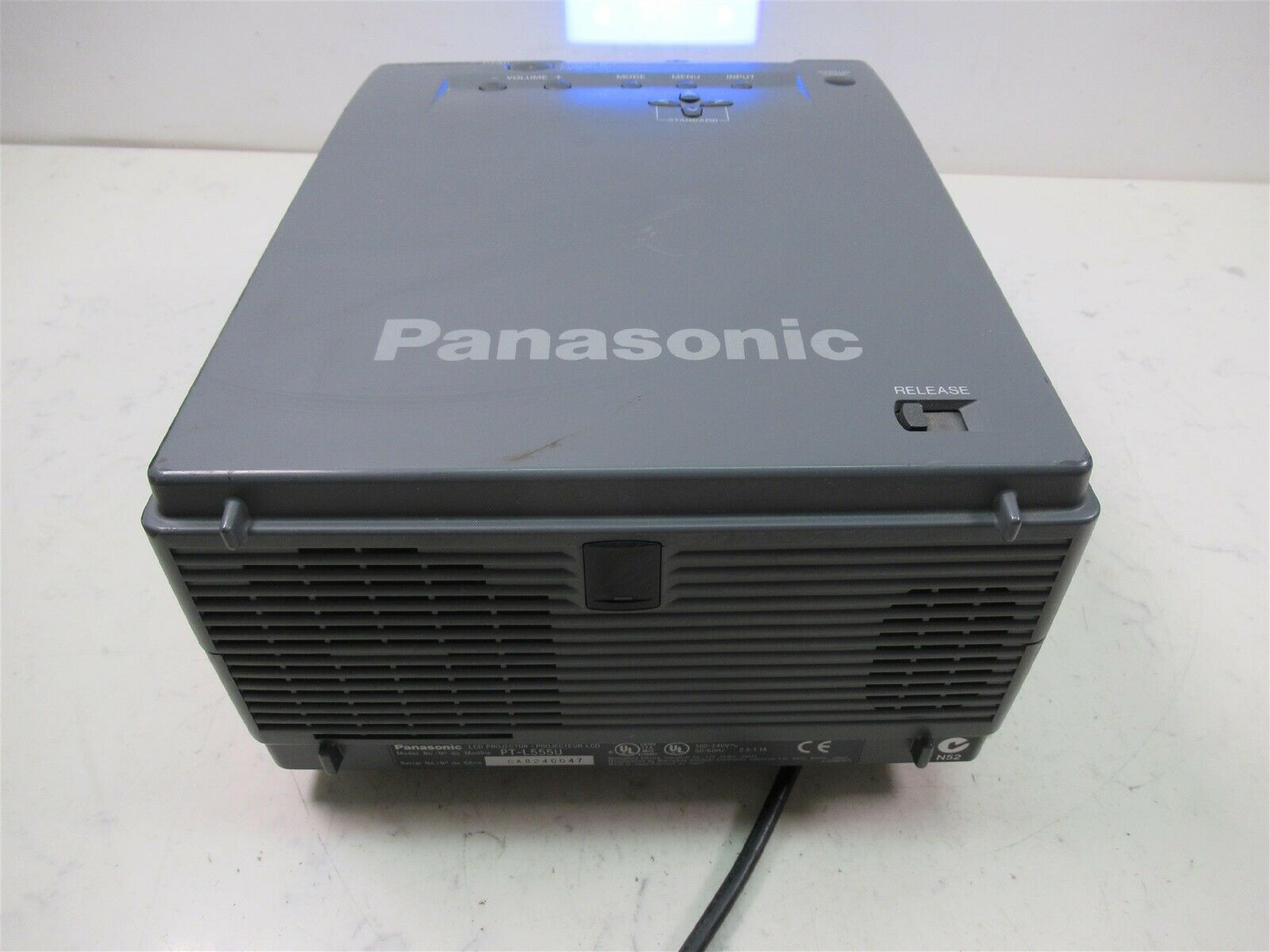 PANASONIC PT-L555U LCD PROJECTOR, TESTED GOOD, SLIGHT NON CONVERGENCE, NO REMOTE