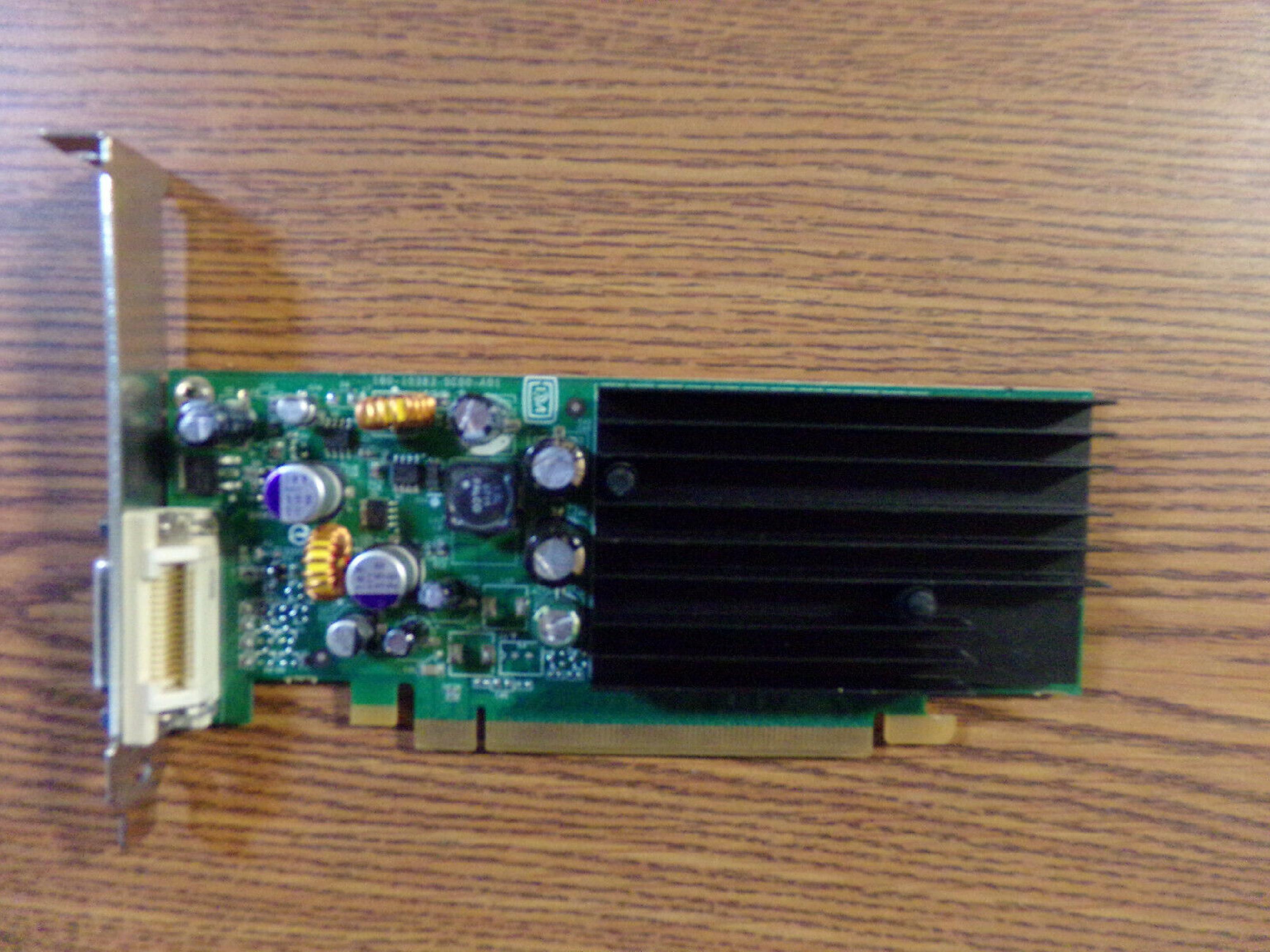 COMPAQ / HEWLETT PACKARD / HP P383 NVIDIA QUADRO 128MB PCI ESPRESS NVS 285 VIDEO CARD DVI