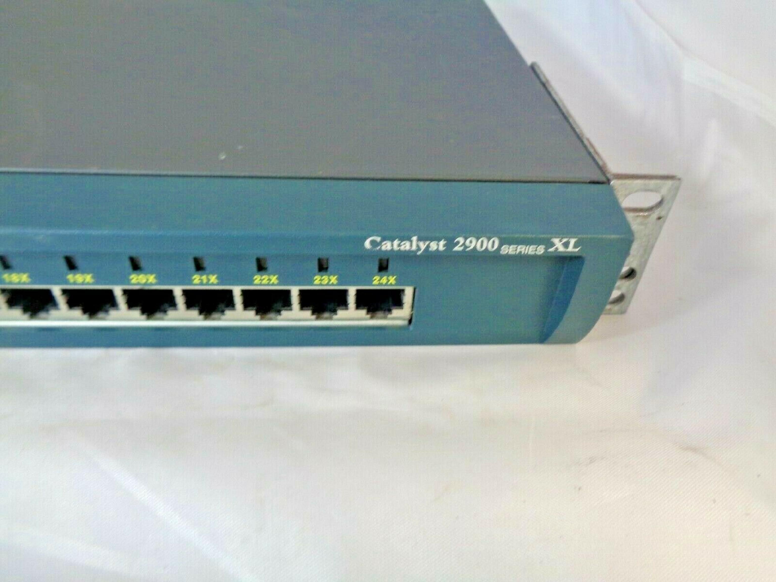 CISCO SYSTEMS WS-C2924-XL-EN 24 PORT SWITCH - OPEN BOX WITH INSTALL KIT AND SOFTWARE