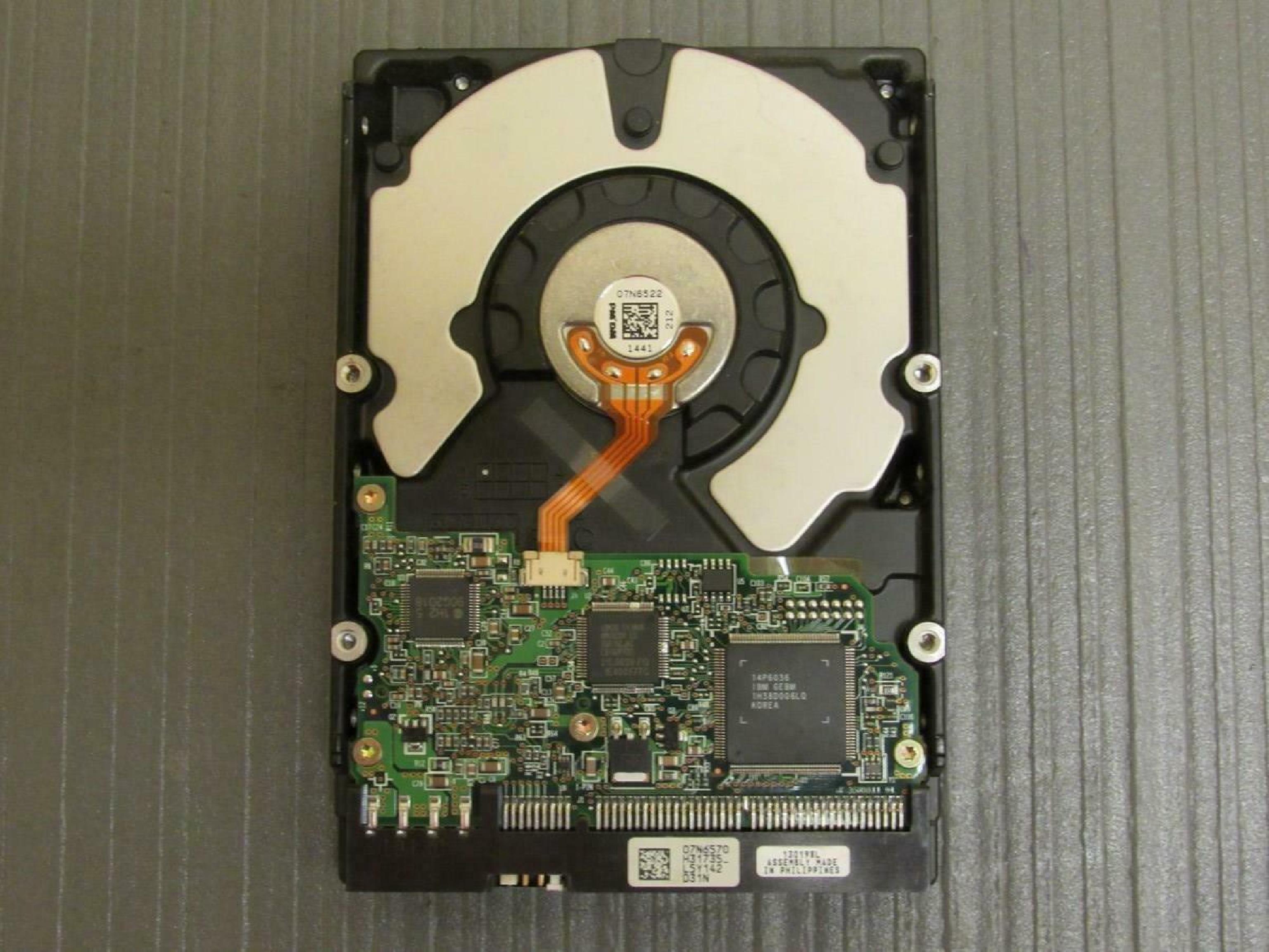 IBM IC35L040AVER07-0 40GB IDE DRIVE MLC H32161 PCB: 07N6570 H31735 DATE OCT-2001 H32368 BM 3.5IN DESKTOP HARD