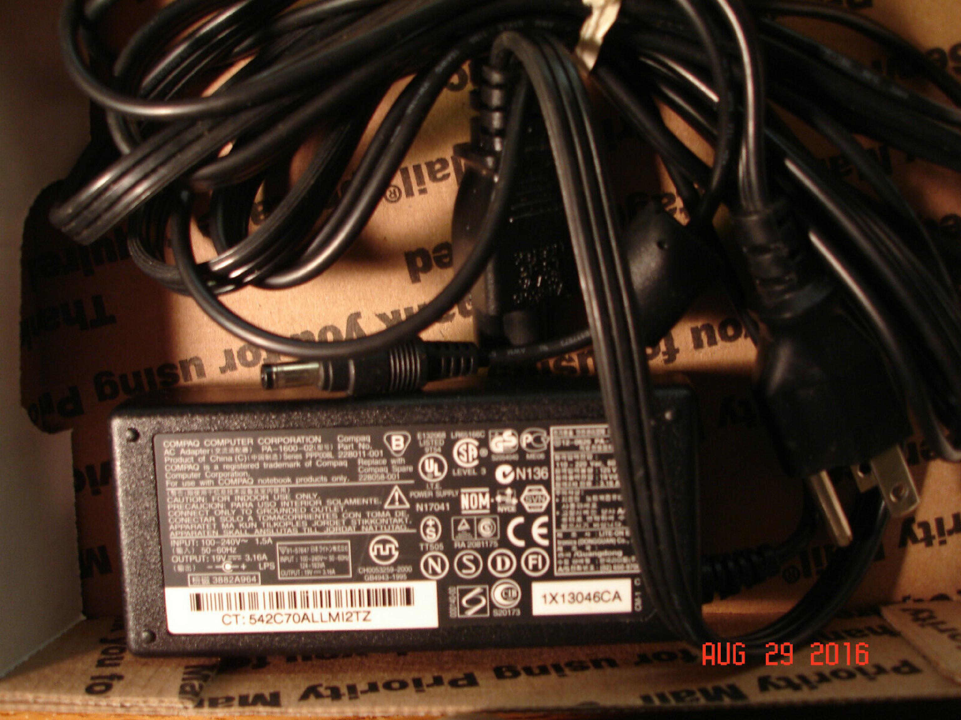 COMPAQ / HEWLETT PACKARD / HP PA-1600-02 19VDC 3.16A AC ADAPTER WITH BARREL CONNECTOR 4.8MM OD, 1.75MM ID