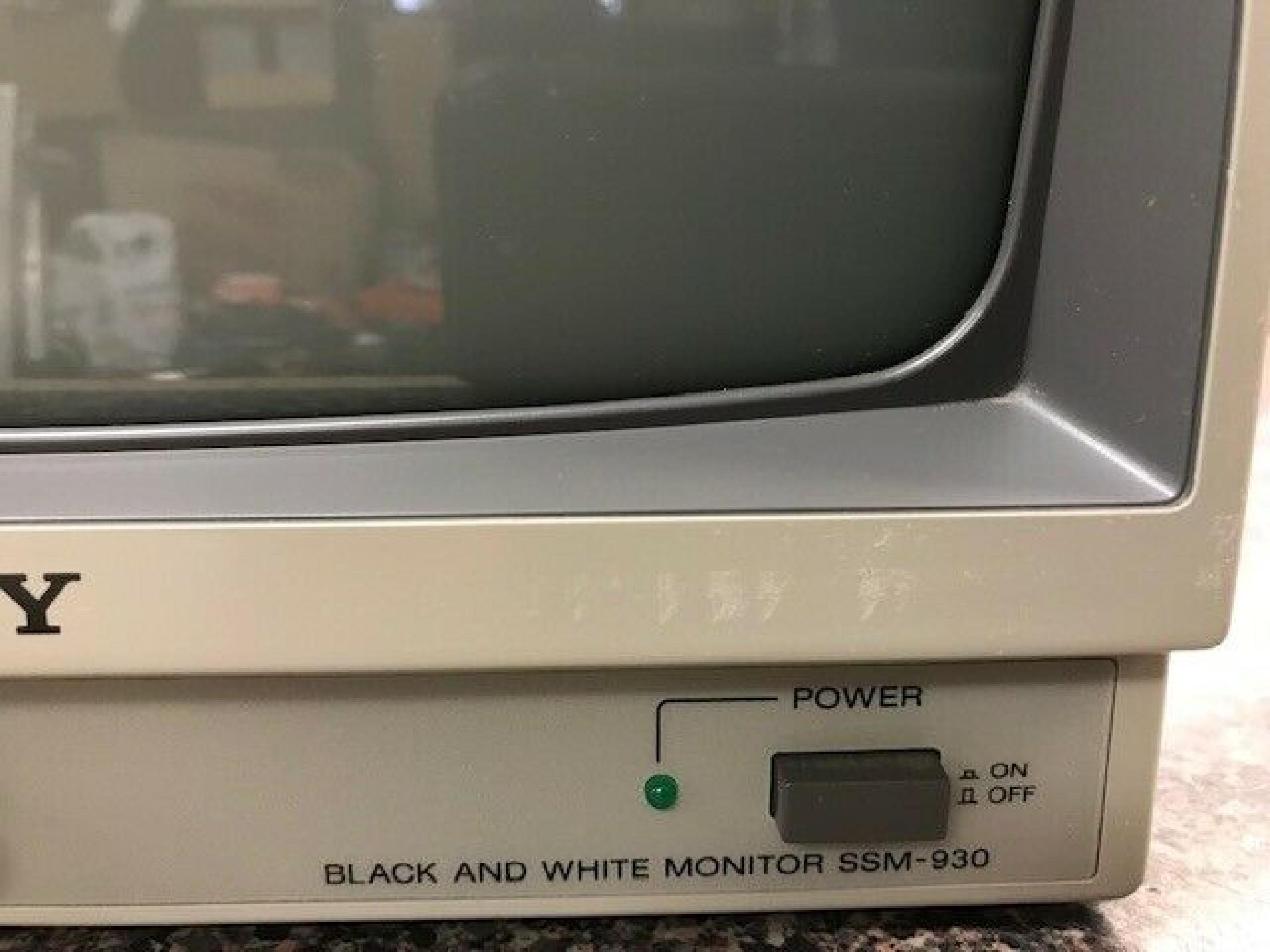 SONY SSM-930 750 LINE MONOCHROME VIDEO MONITOR BNC/COMPOSITE