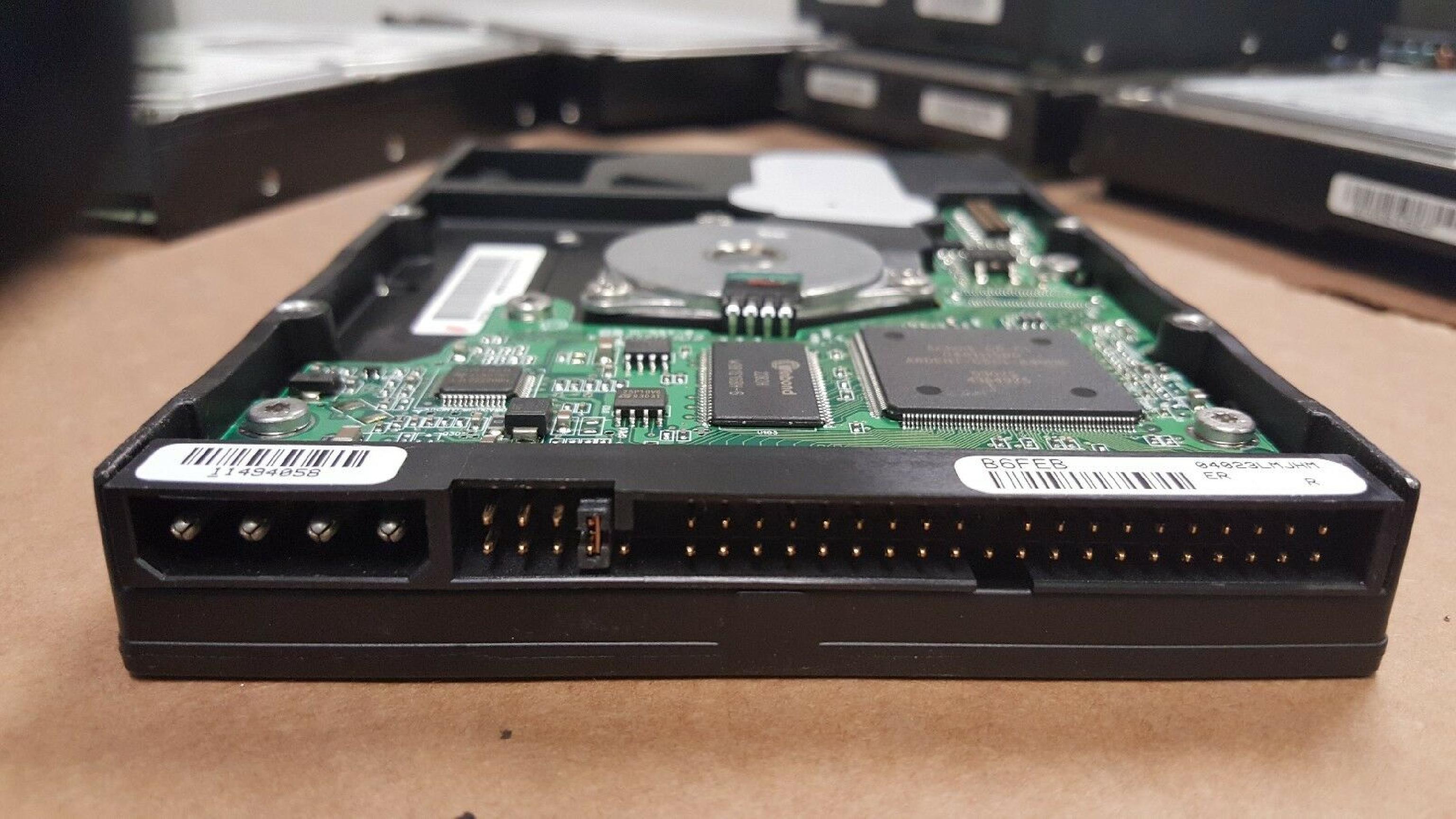 DELL 2W647 20GB IDE DRIVE LBA 40718160 DATE 02APR2003 CODE NAR61590