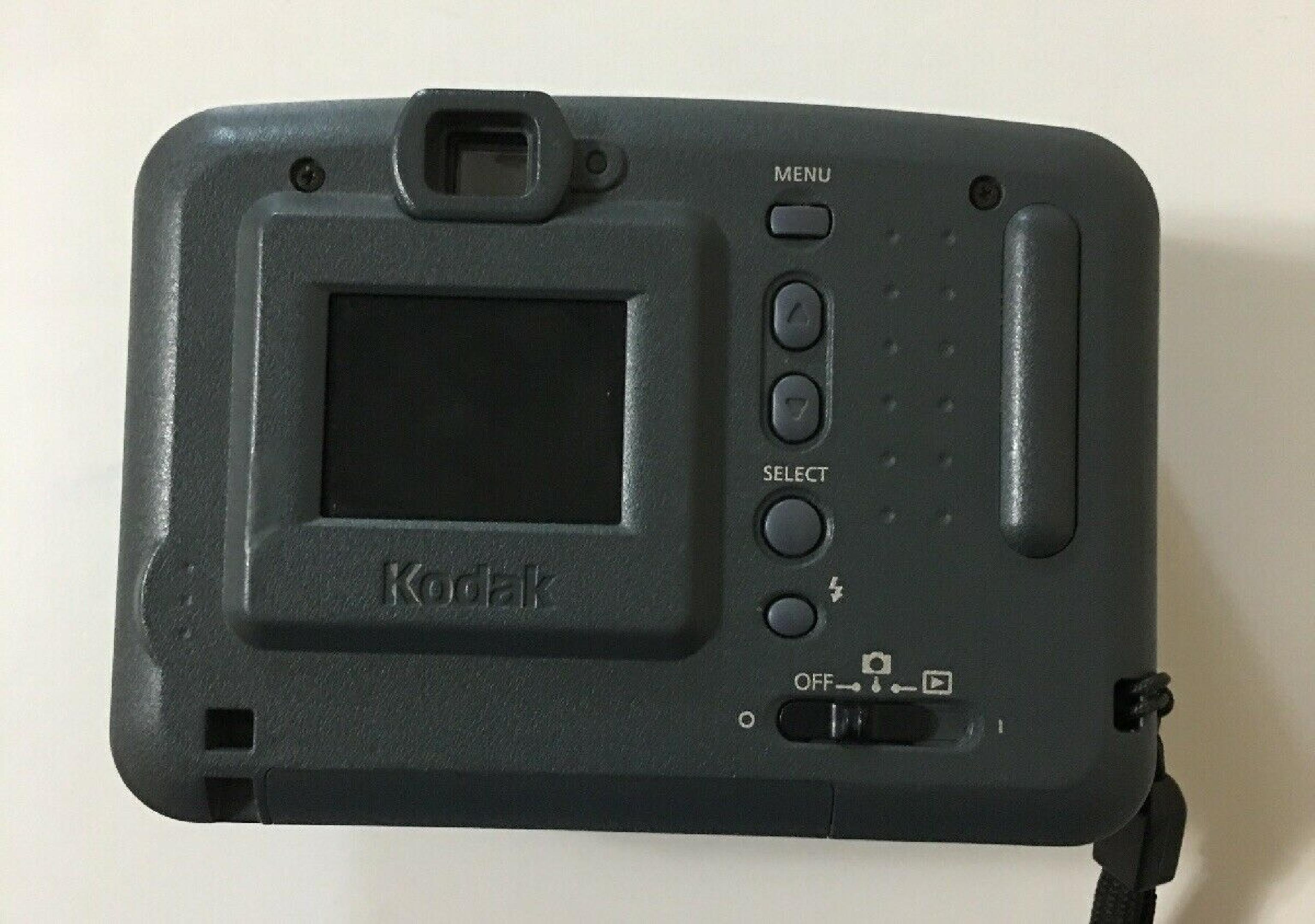 KODAK DC3200 DIGITAL CAMERA, USES COMPACTFLASH, BOX, MANUAL, CABLE, NO EXTERNAL POWER SUPPY