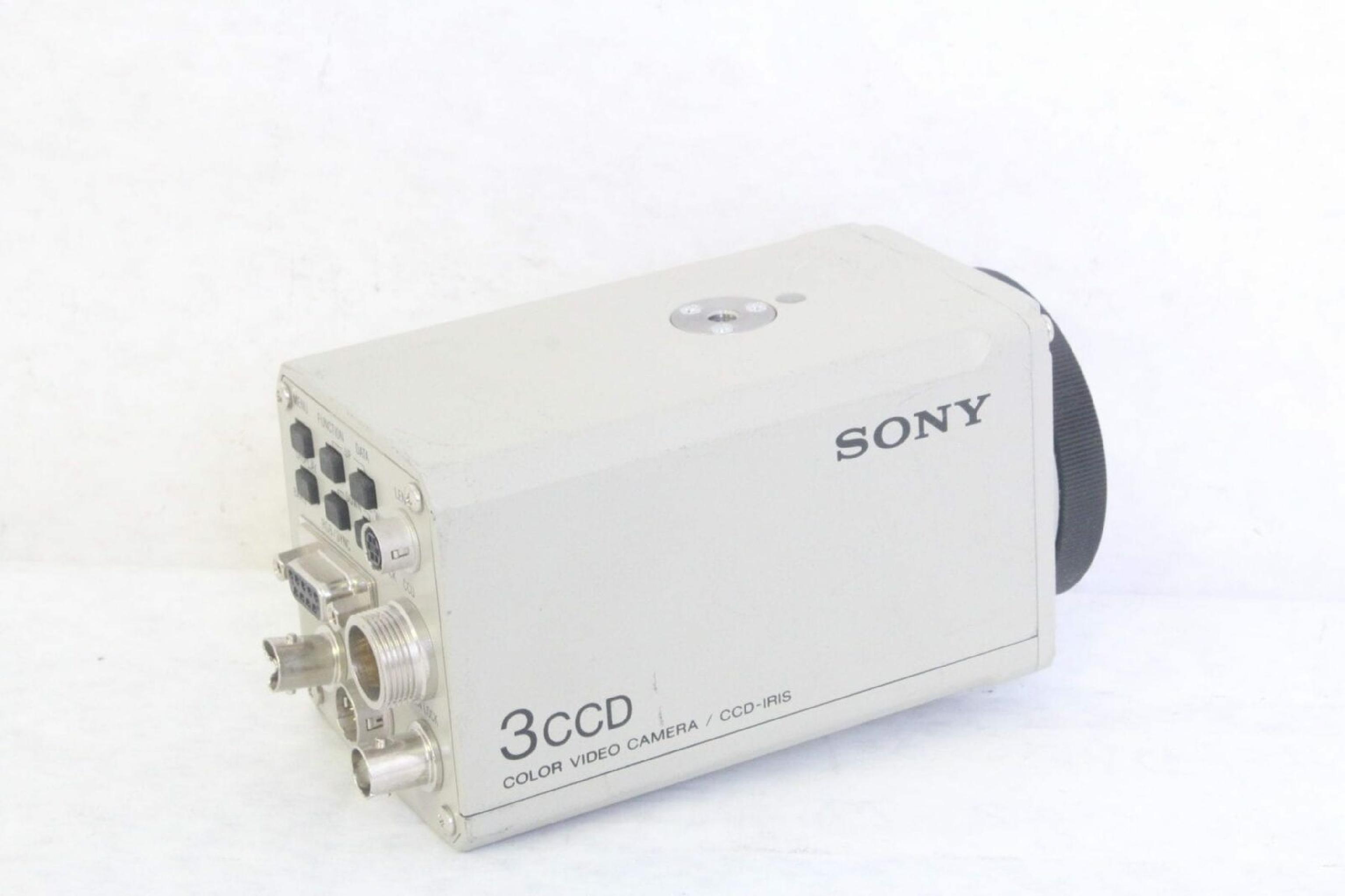 SONY DXC-930 COLOR VIDEO CAMERA / CCD-IRIS 3CCD WITH FUJINON ASPHERIC 16X TV-ZOOM LENS