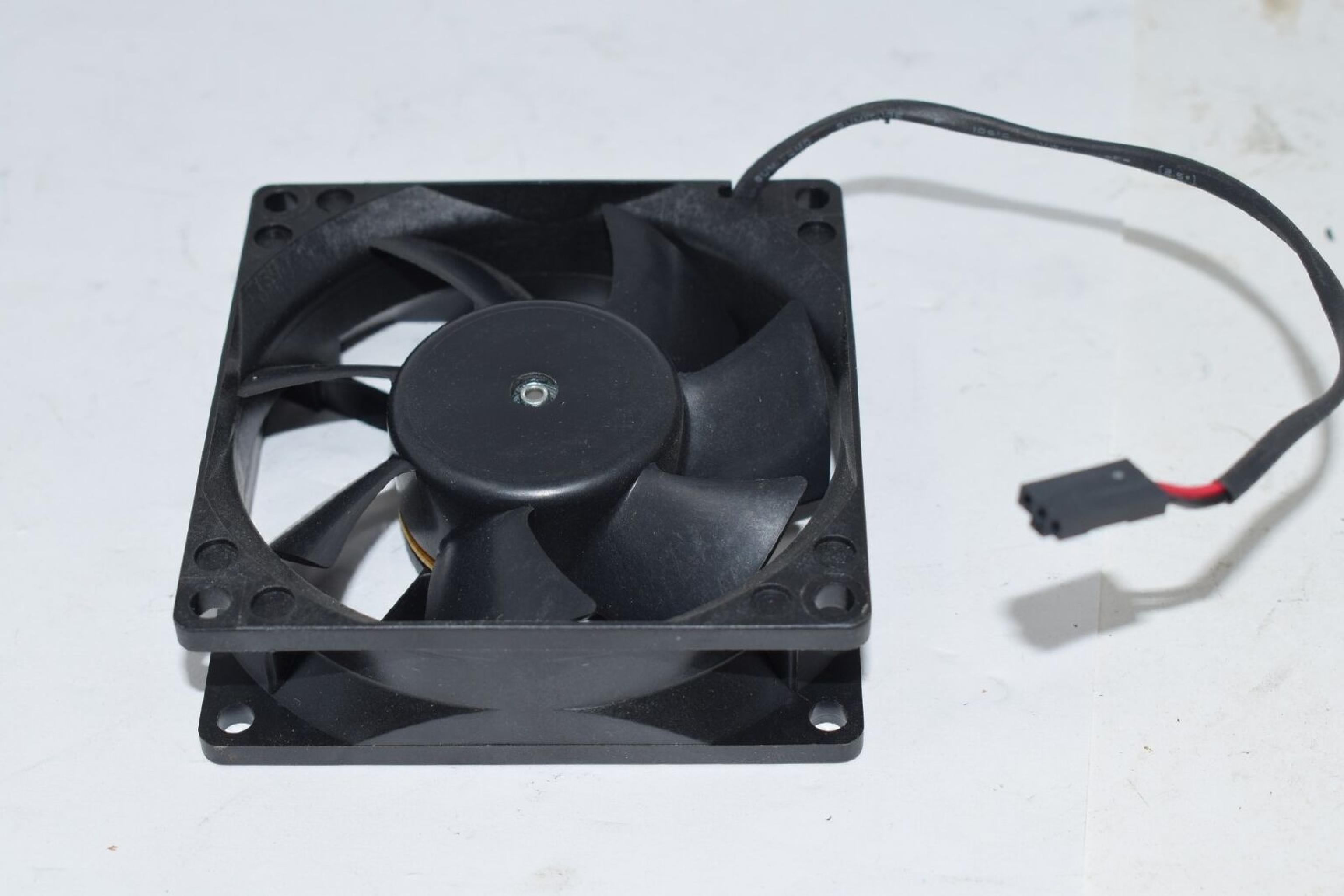 PANAFLO FBA08A12M 12VDC .17A FAN 80MM X 25MM 3 WIRE CABLE AND CONNECTOR 2 NO PLUG