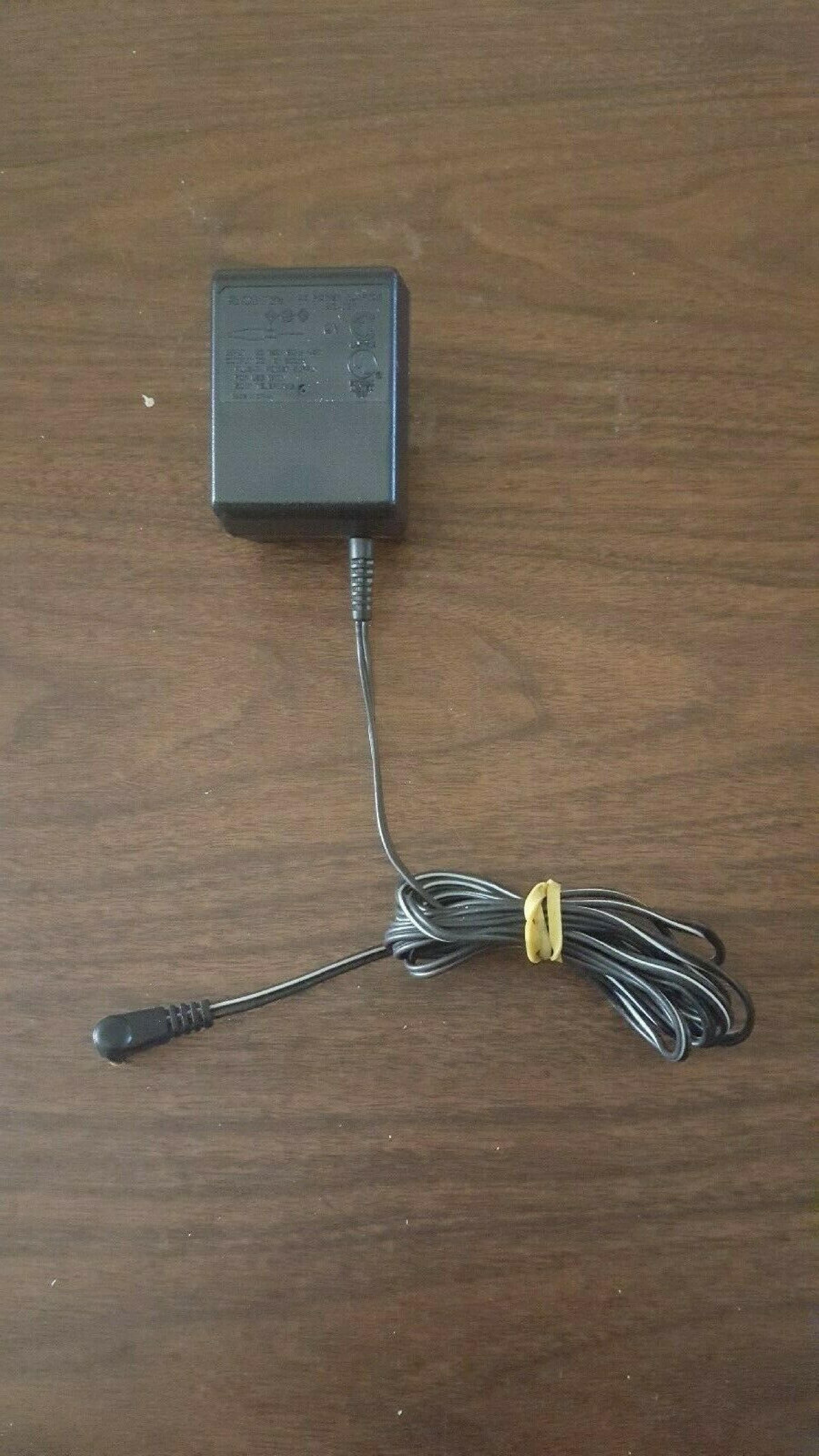 SONY AC-T37 AC ADAPTER 9VDC 300MA WITH BARREL CONNECTOR OD:4.8MM ID:1.7MM POSITIVE TIP