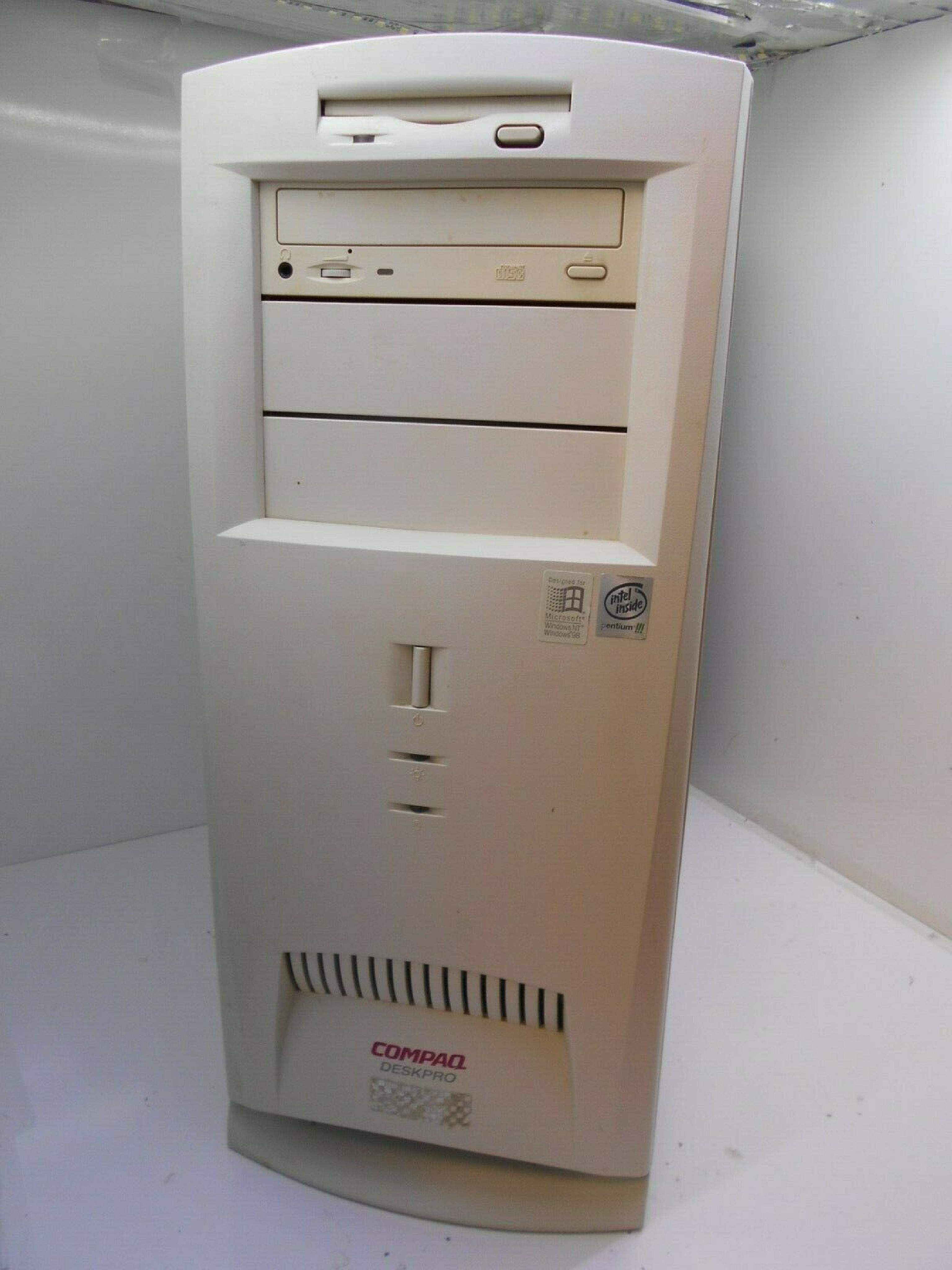 COMPAQ / HEWLETT PACKARD / HP 179218-003 DESKPRO PENTIUM III COMPUTER SYSTEM WITH CDROM AND FLOPPY