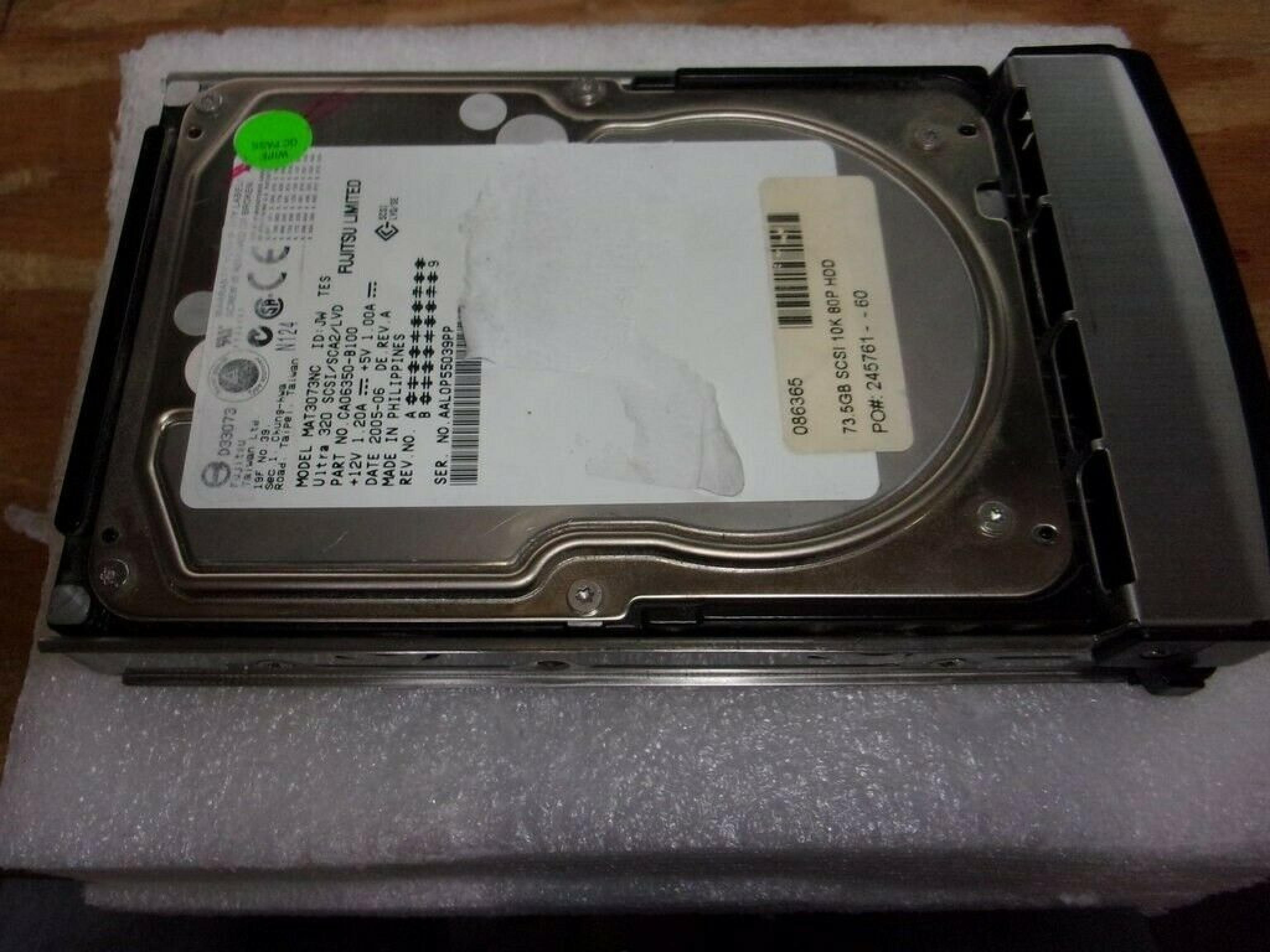 FUJITSU CA06350-B100 73GB 10K RPM U320 SCSI SCA2/LVD/SE 2005-06 REV A 2005-07 3.5IN WIDE ULTRA320 LVD/SE ID: JW DATE: 80PIN HOT SWAP