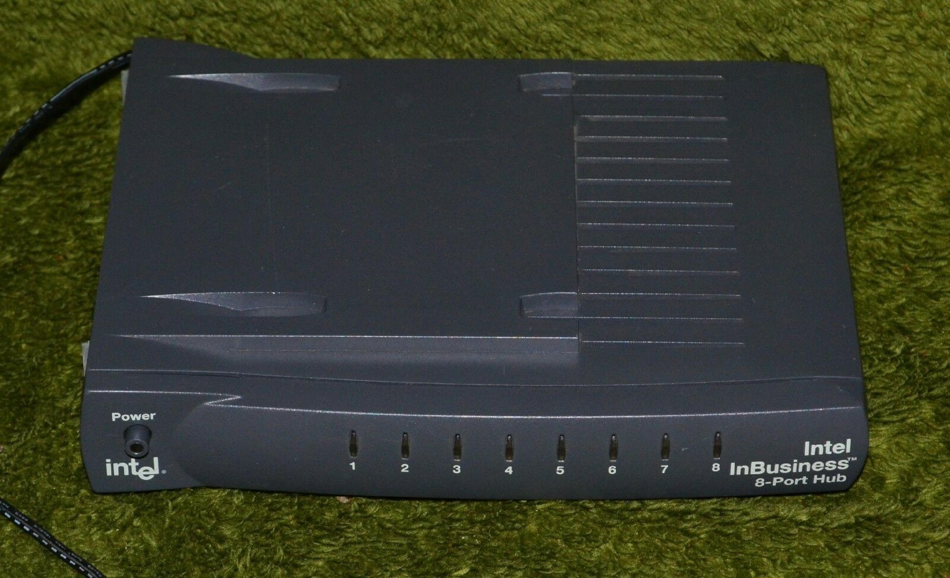 INTEL INBUSINESS 8-PORT HUB INBUSINESS 8-PORT FAST 10/100BASE-T ETHERNET HUB