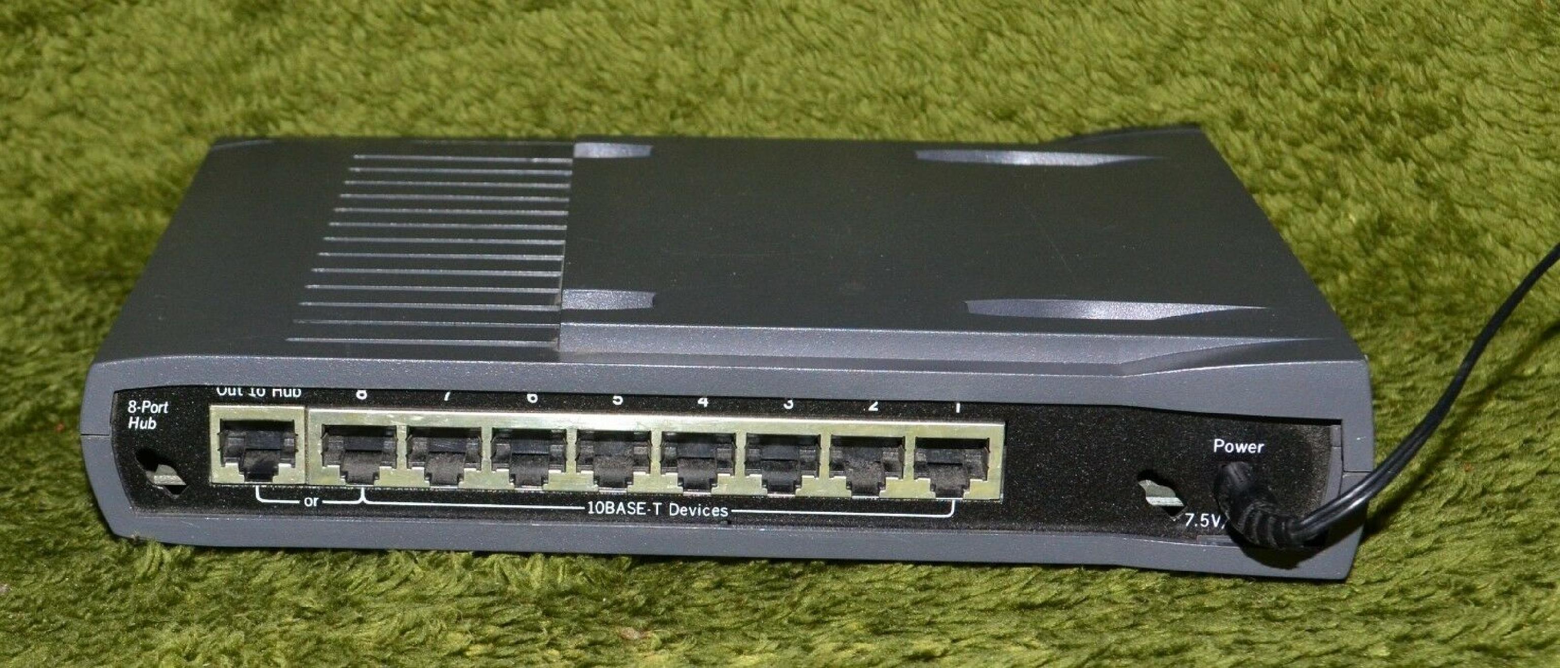 INTEL INBUSINESS 8-PORT HUB INBUSINESS 8-PORT FAST 10/100BASE-T ETHERNET HUB