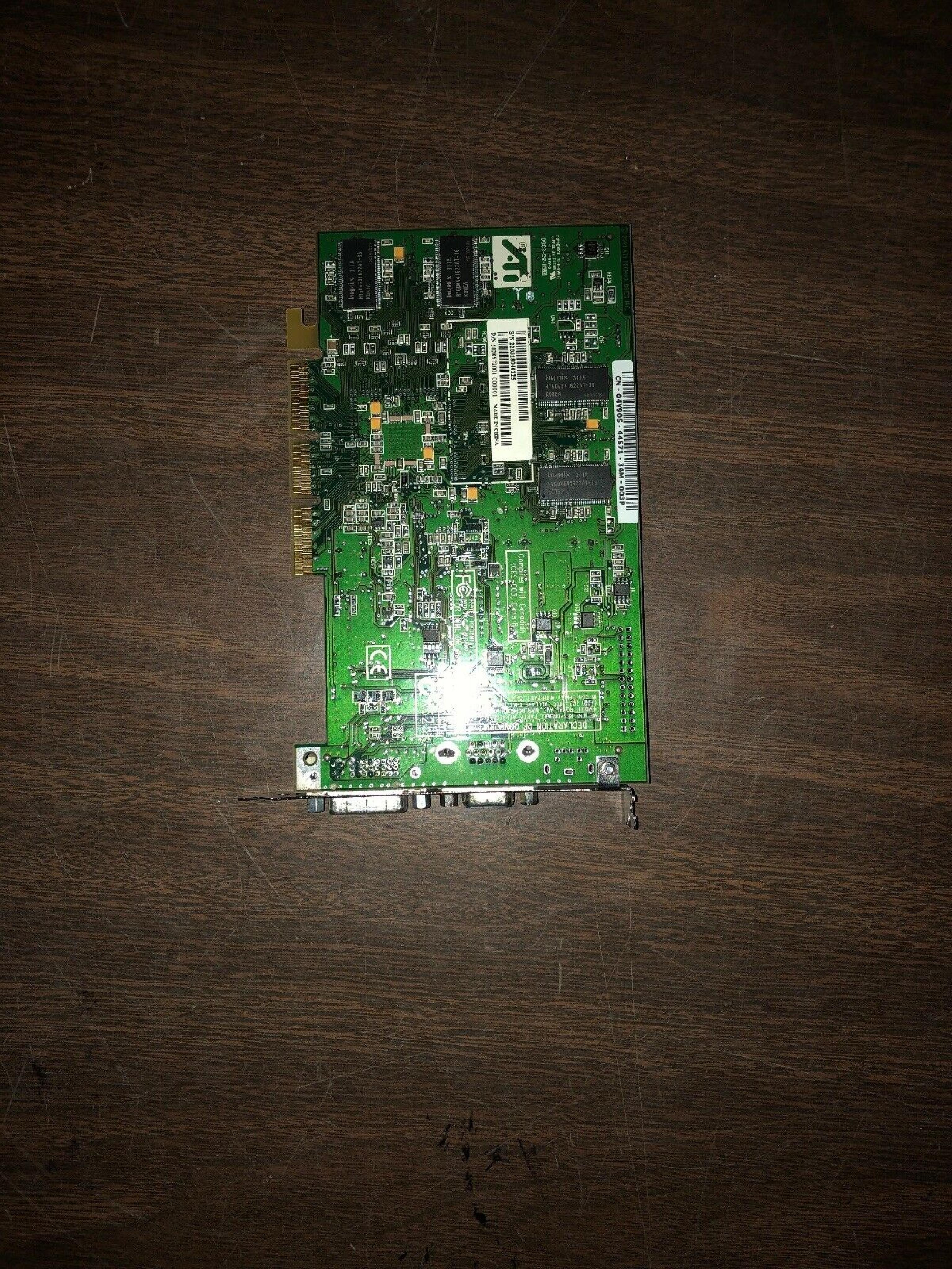 ATI 109-85700-00 64MB AGP RADEON 8500LE VIDEO CARD WITH VGA AND DVI OUTPUTS