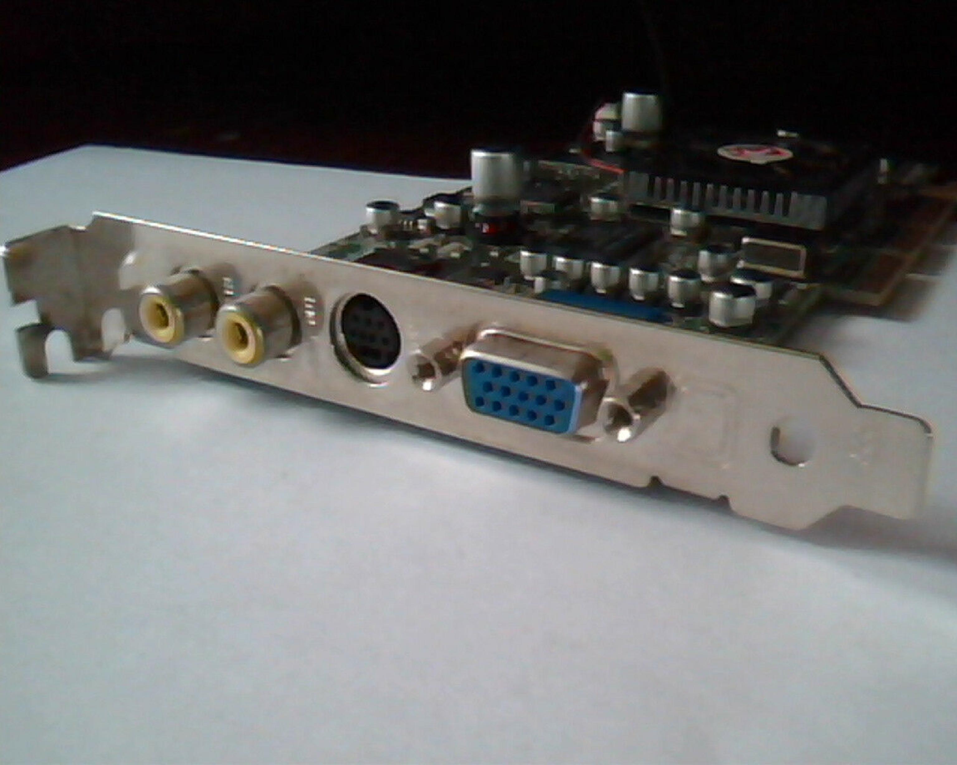 ATI 1027070300 RADEON X300 PCI-E VIDEO CARD