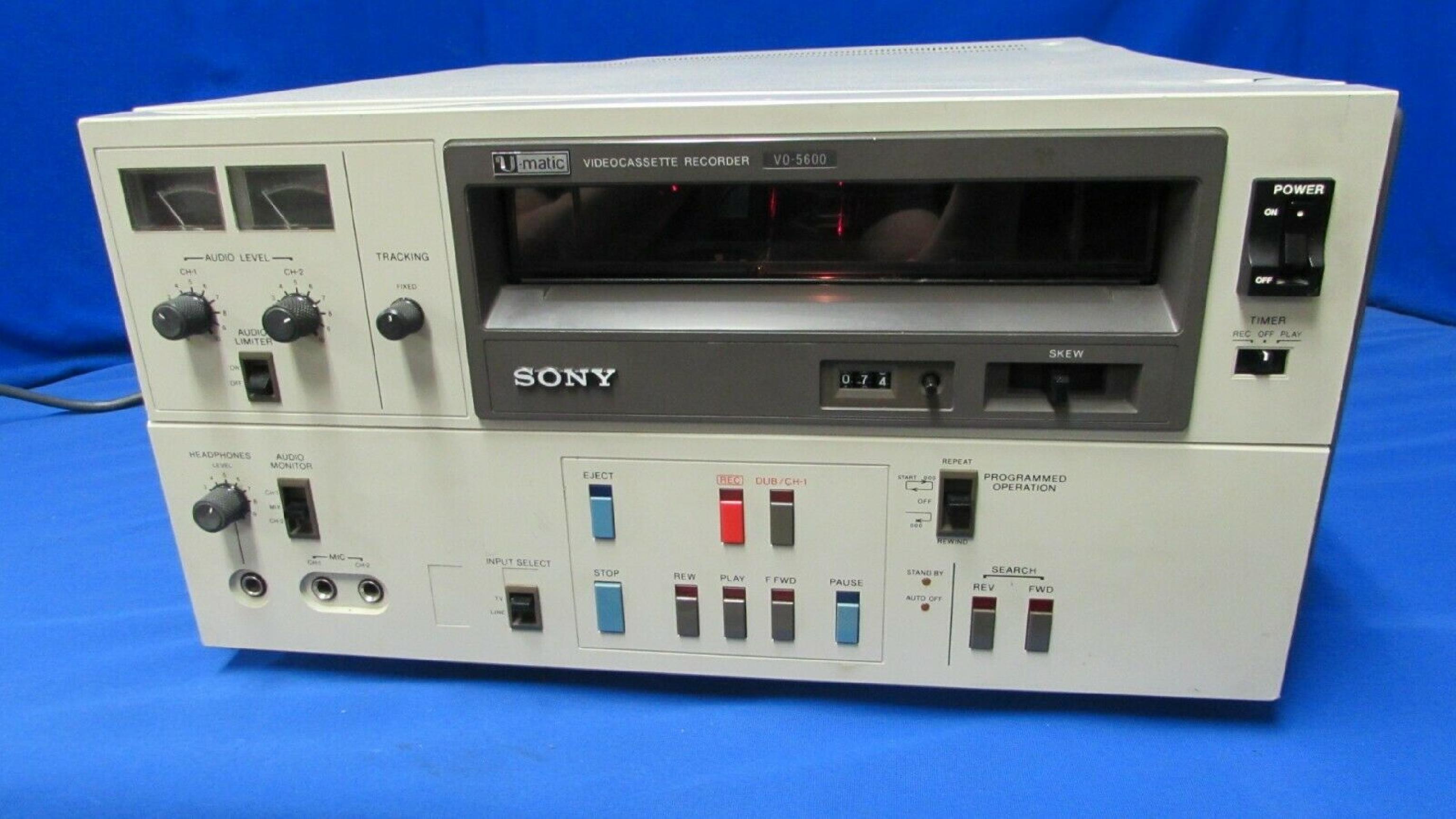 SONY SONY VO-5600 FRONT LOADING, ALUMINUM DIECAST CHASSIS. X5 FWD & REVERSE SEARCH, 19INCH RACK-MOUNTABLE. 3/4INCH VTR