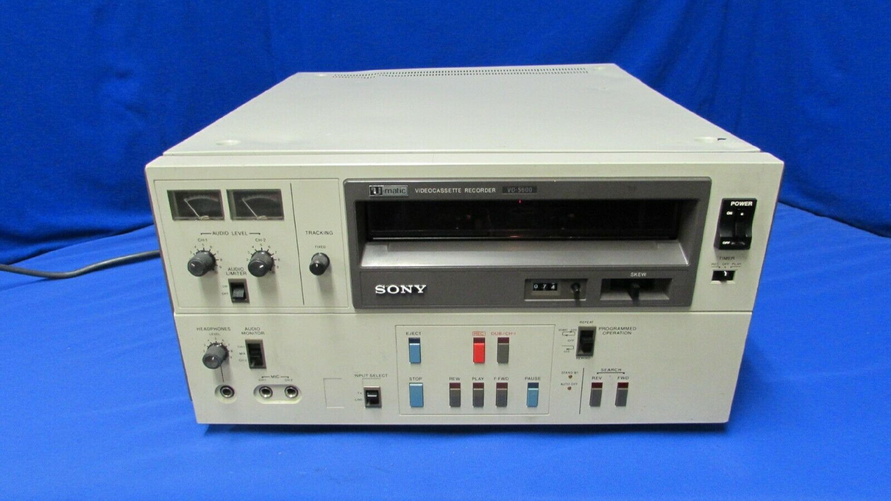 SONY SONY VO-5600 FRONT LOADING, ALUMINUM DIECAST CHASSIS. X5 FWD & REVERSE SEARCH, 19INCH RACK-MOUNTABLE. 3/4INCH VTR