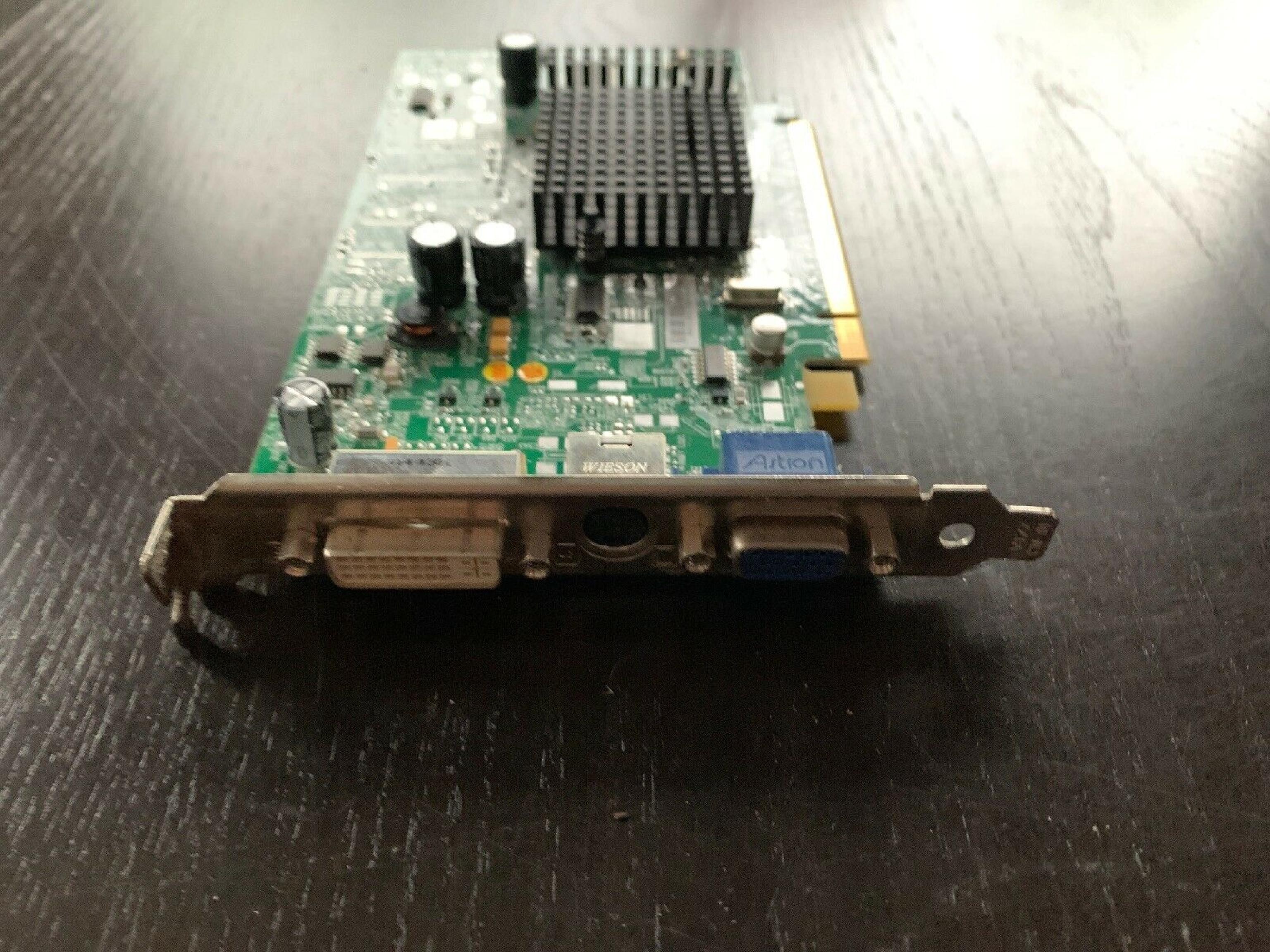 ATI 8964 VER:110 RADEON X300 SE 128MB PCI-EXPRESSX16 DVI VGA TV-OUT