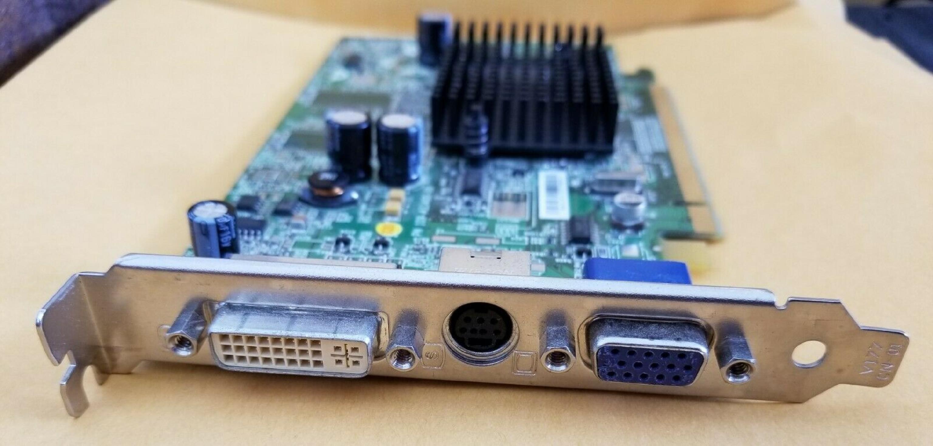 ATI E-G012-04-2366 RADEON X300 SE 128MB PCI-EXPRESSX16 DVI VGA TV-OUT