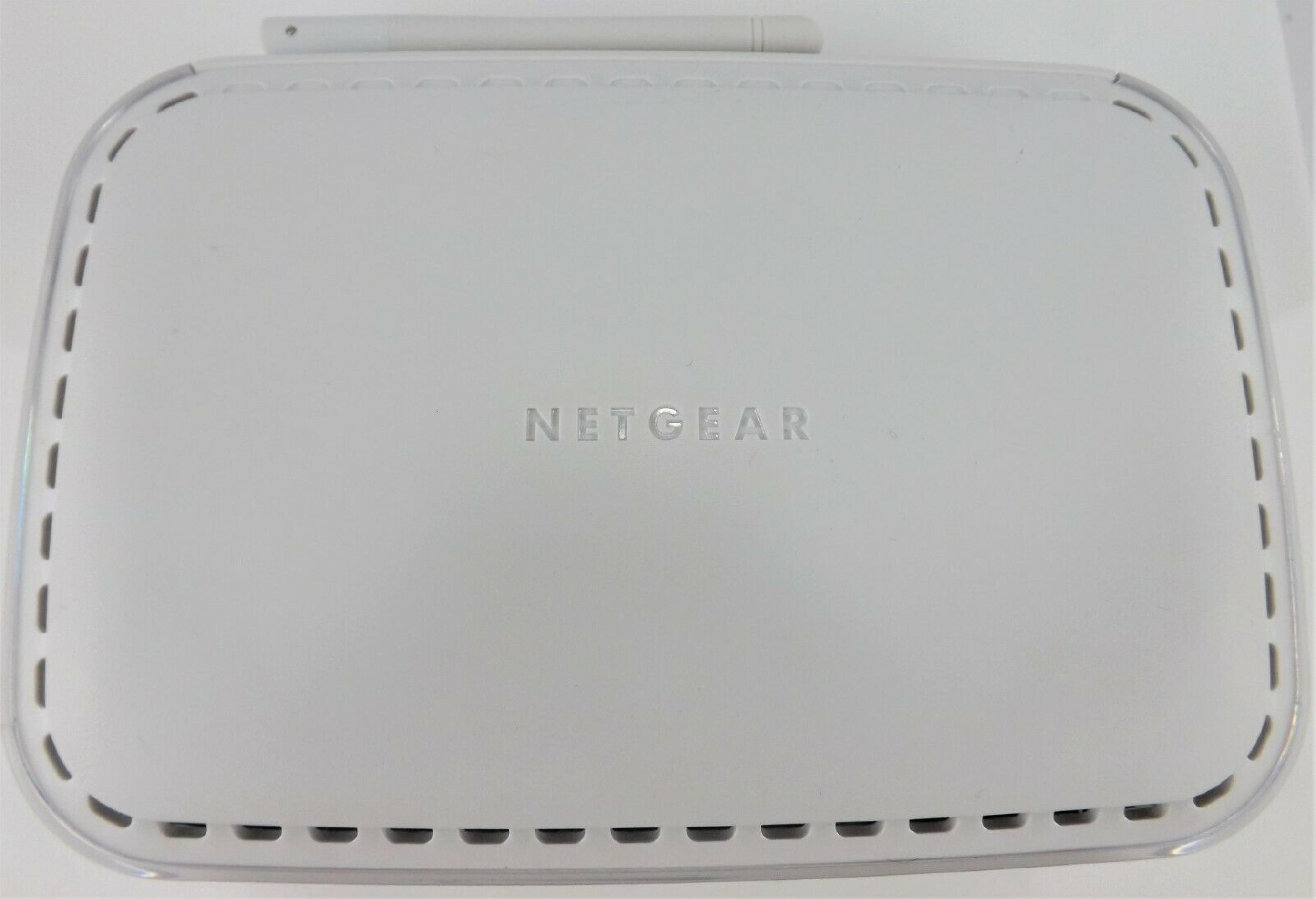 NETGEAR 4-PORT 10/100 MBPS SWITCH 4-PORT 10/100 MBPSSWITCH WITH 4-PORT POE