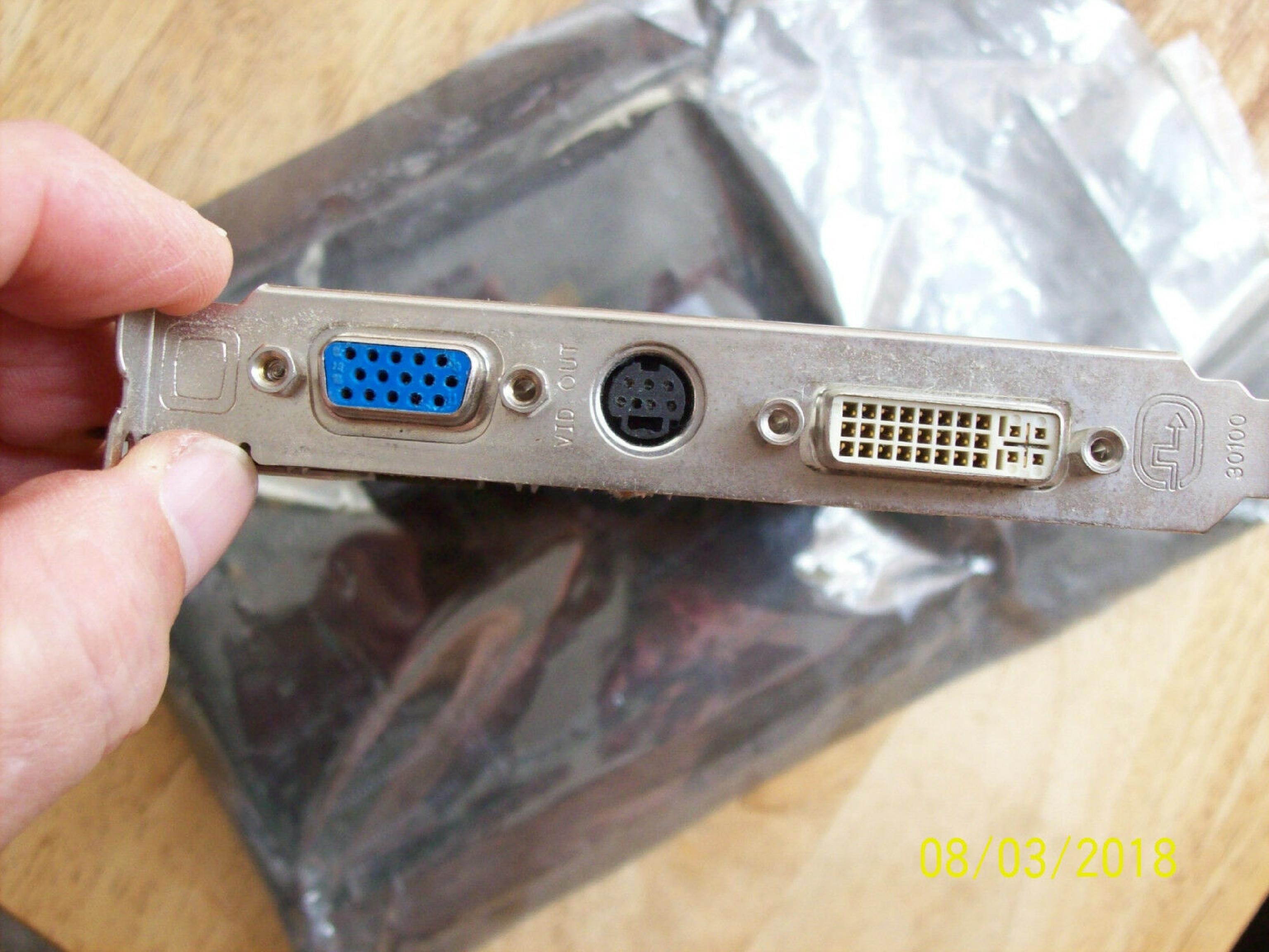 ATI 1029420630 RADEON 9700 PRO 128MB AGP AVG S-VIDEO DVI OUTPUTS