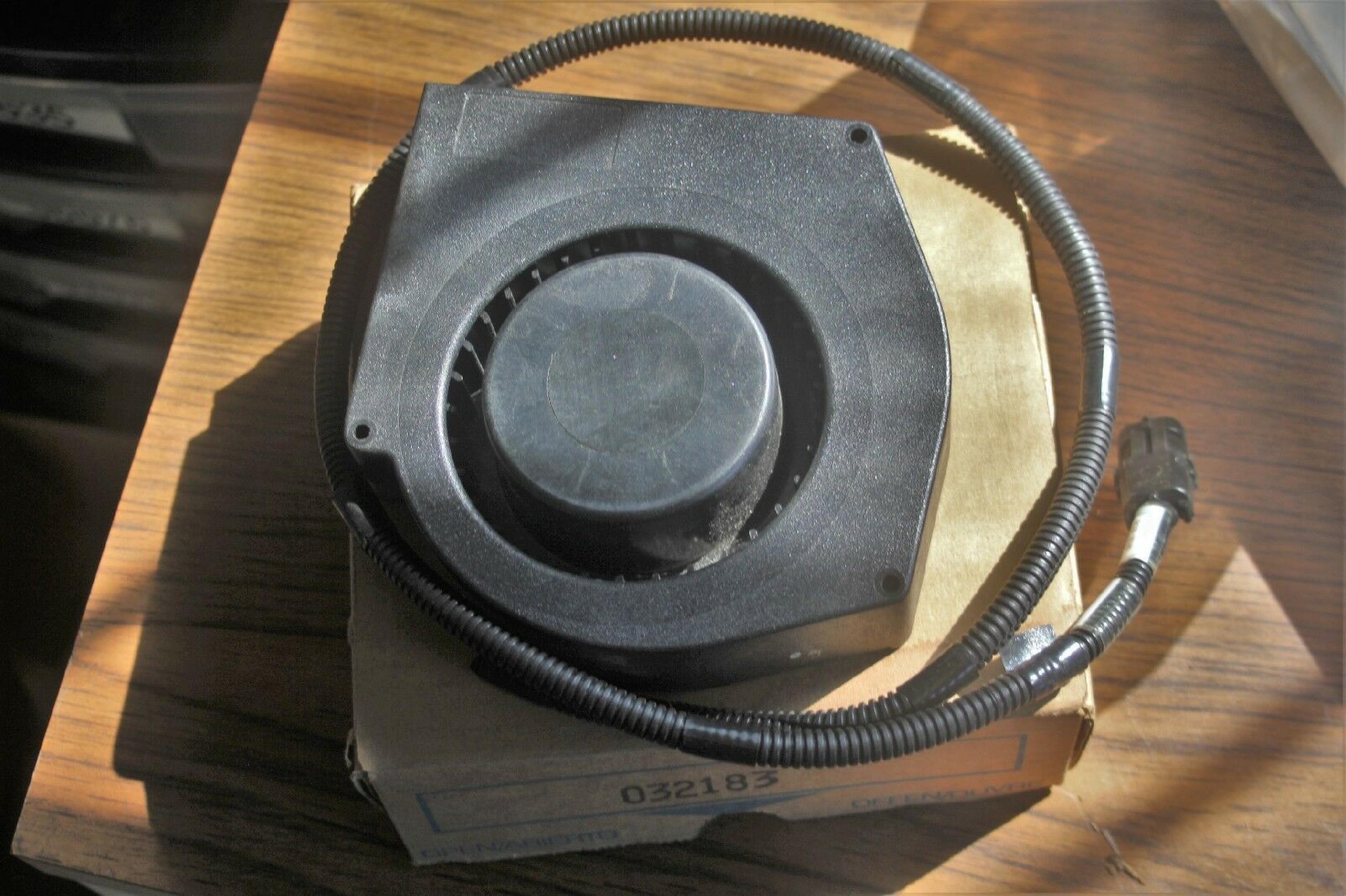 COMAIR ROTRON SPD24B1 SPINNACKER FAN 24VDC 1.1A 60CFM FOR PARTS INCOMPLET SPINNAKER 1.1AMP SPD24B1