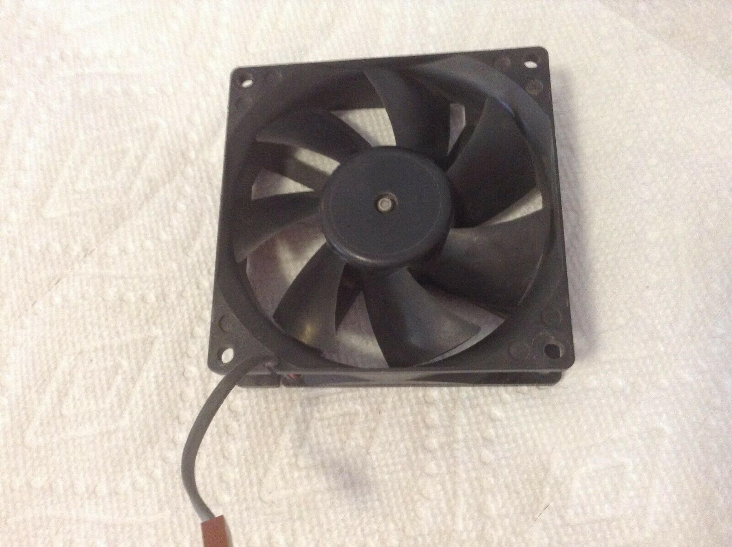 PANAFLO / MATSUSHITA FBA09A12M 92X25MM MEDIUM OUTPUT FBA09A12M /NMB-MAT HYDRO-WAVE 92MM BEARING CASE FAN 4-PIN MED SPEED 92X92X25MM 3 PIN 12VDC 0.2AMP FBA09A12M-1BX 48.0CFM W/ 3-PIN 12V 0.24AMP