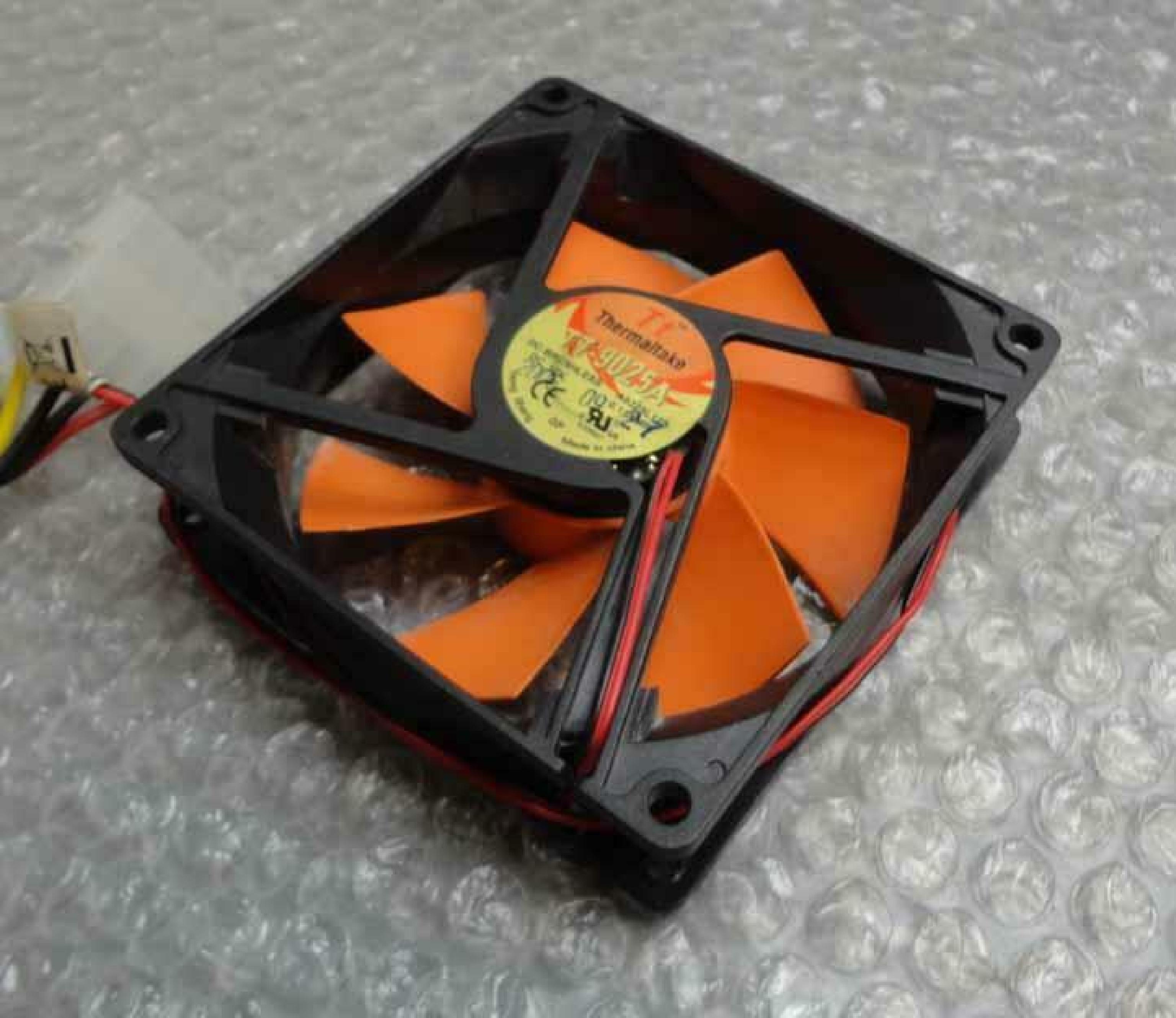 THERMALTAKE TT-9025A 92X92X25MM DC 12V 0.24AMP DC BRUSHLESS FAN 3 WIRE