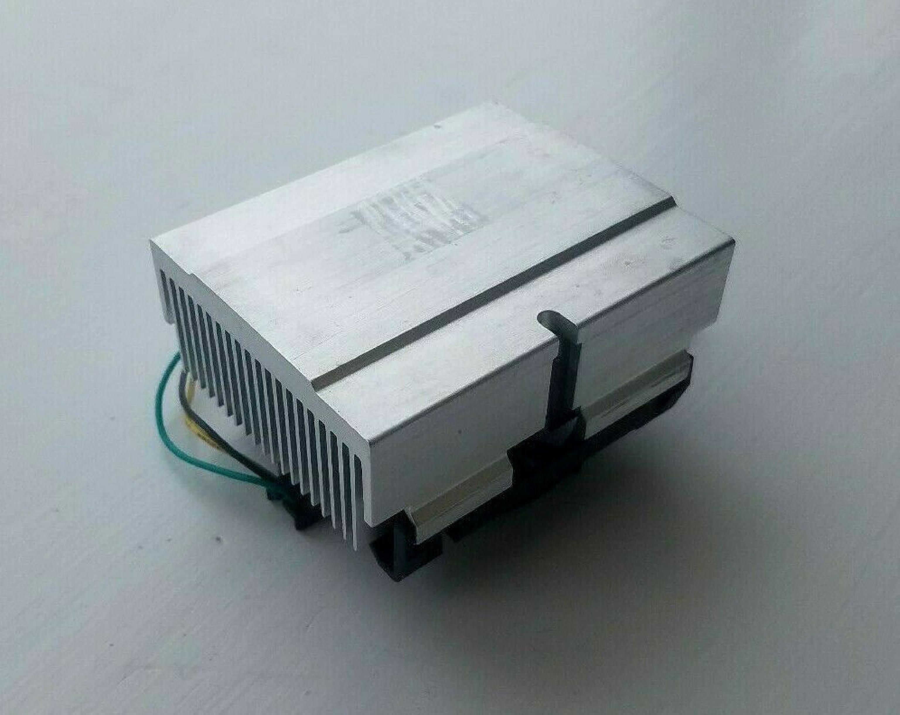 INTEL A09526-001 HEATSINK WITH FAN FOR SOCKET 370 CPU