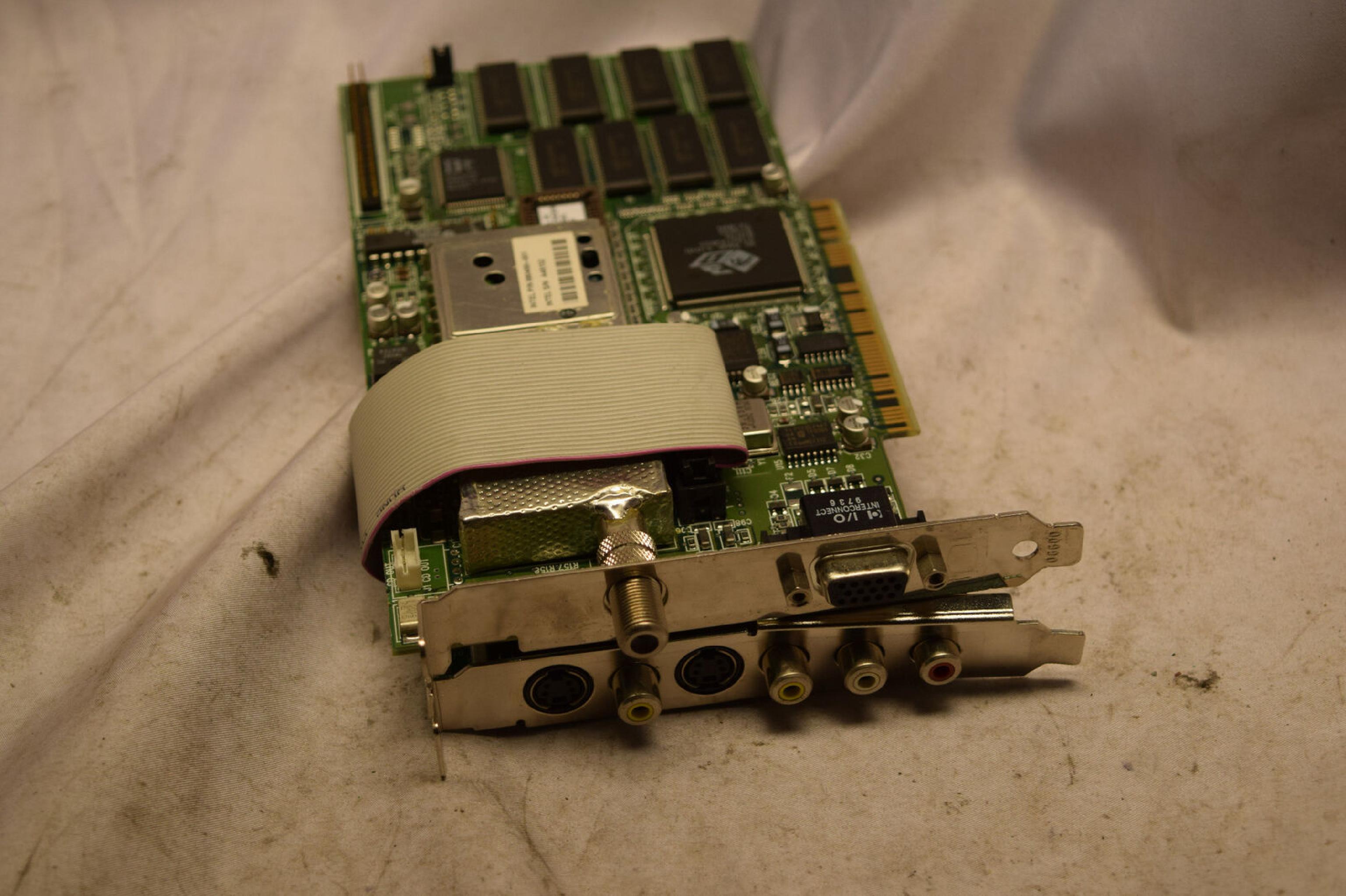 ATI 1023860310 3D RAGE II & DVD PCI VIDEO GRAPHICS TUNER CARD
