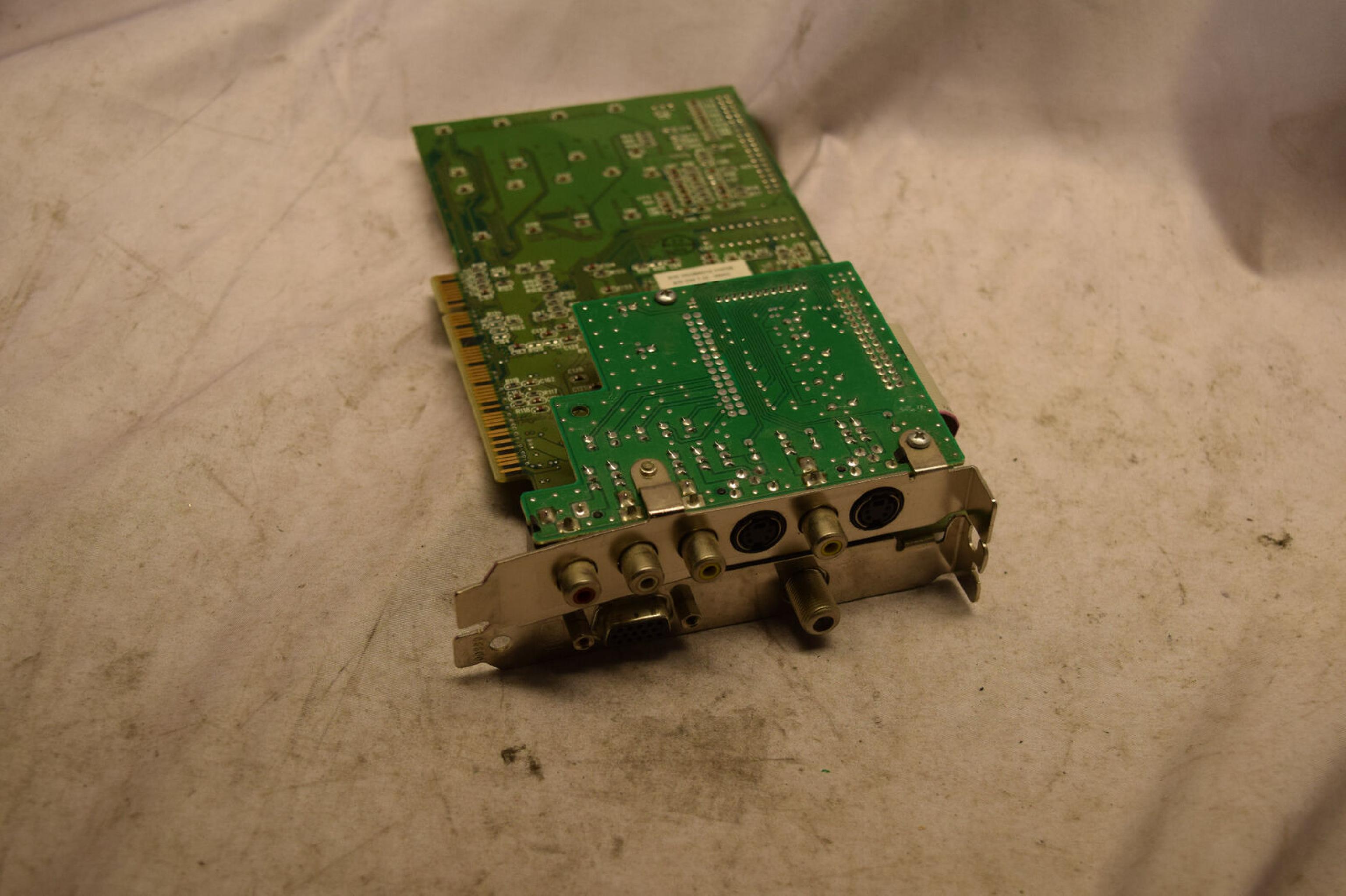 ATI 1023860310 3D RAGE II & DVD PCI VIDEO GRAPHICS TUNER CARD