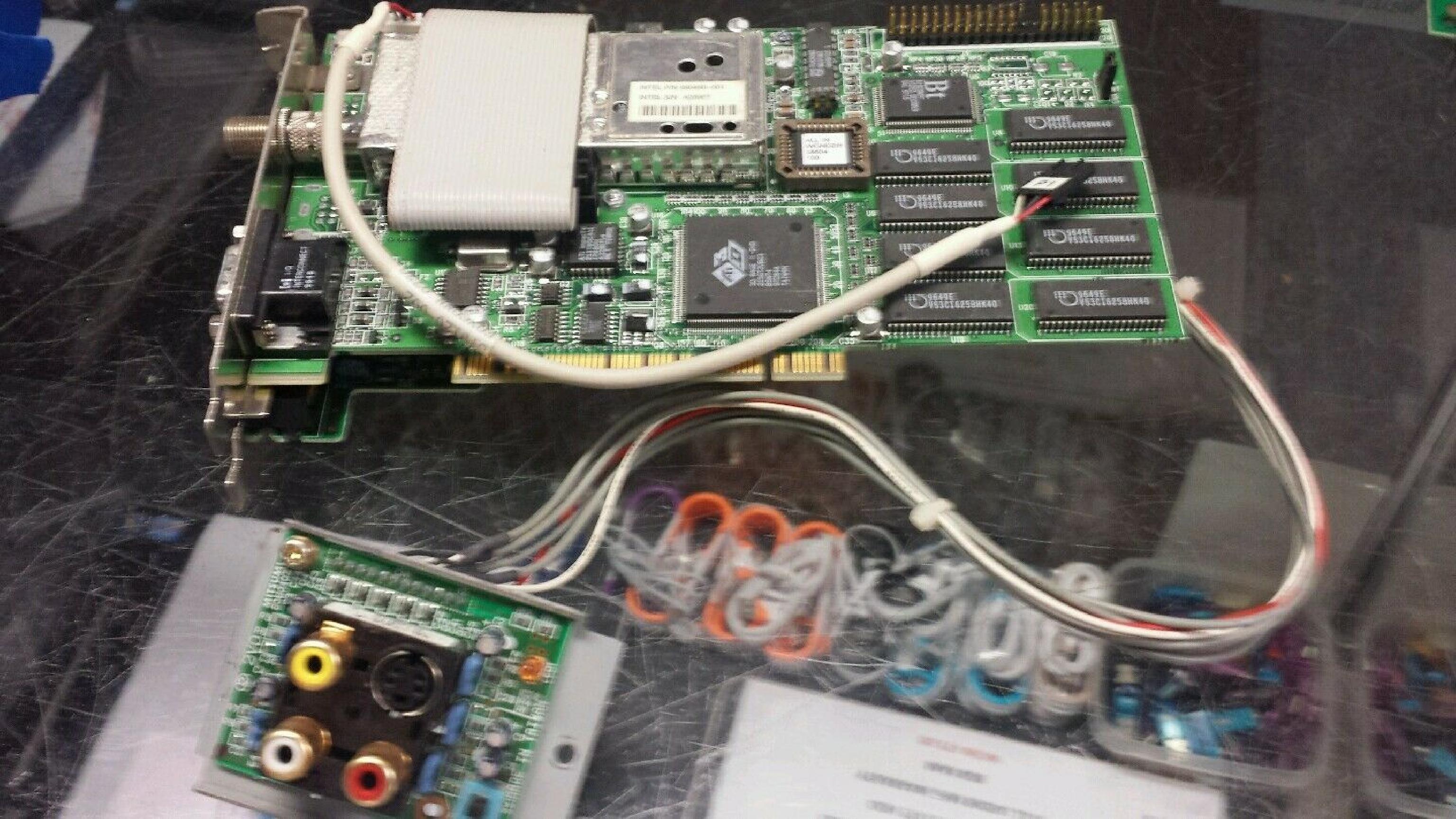 ATI 1023860310 3D RAGE II & DVD PCI VIDEO GRAPHICS TUNER CARD