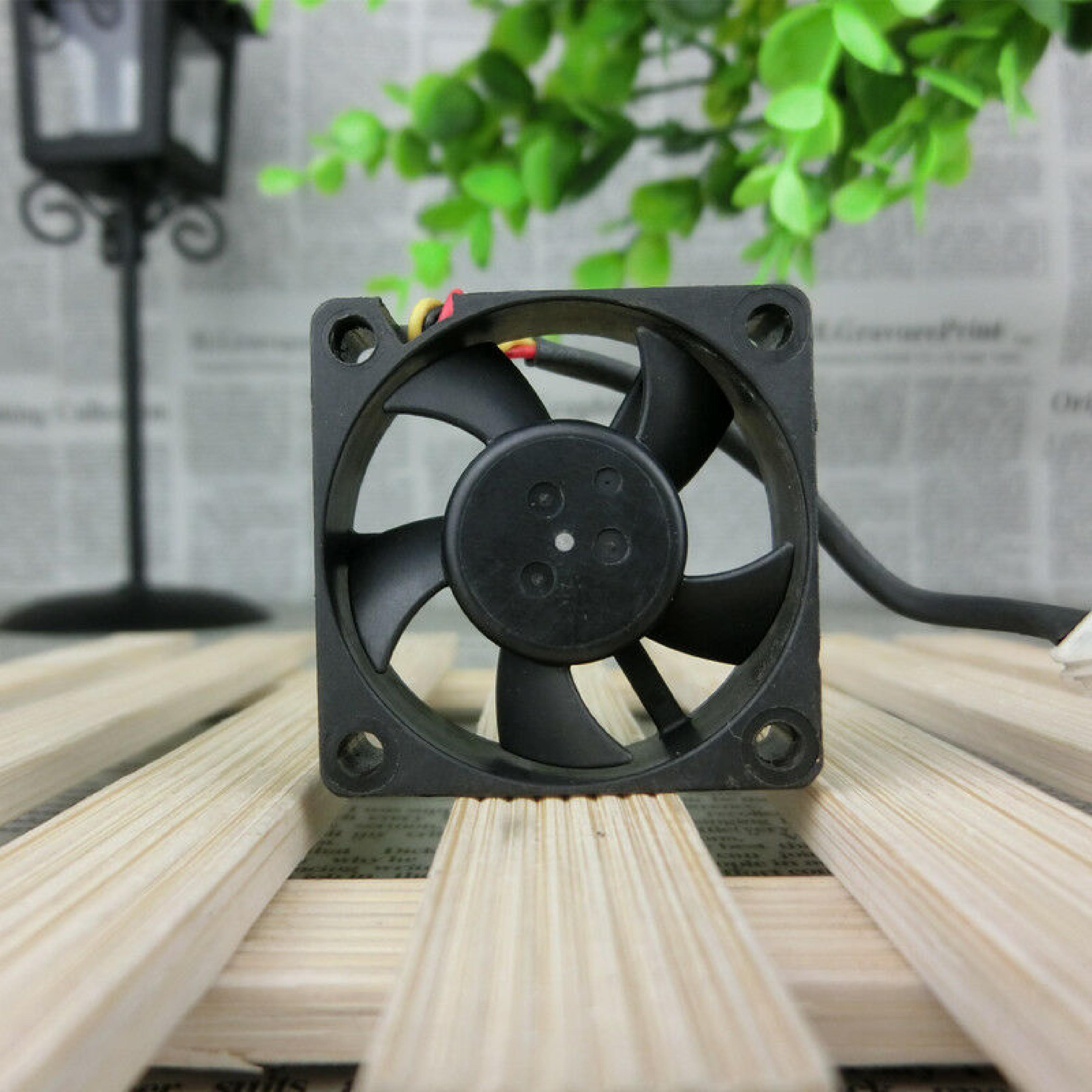 NIDEC D03P-12TS3 01B FAN 3 PIN 35MMX35MMX10MM 12V 0.9A