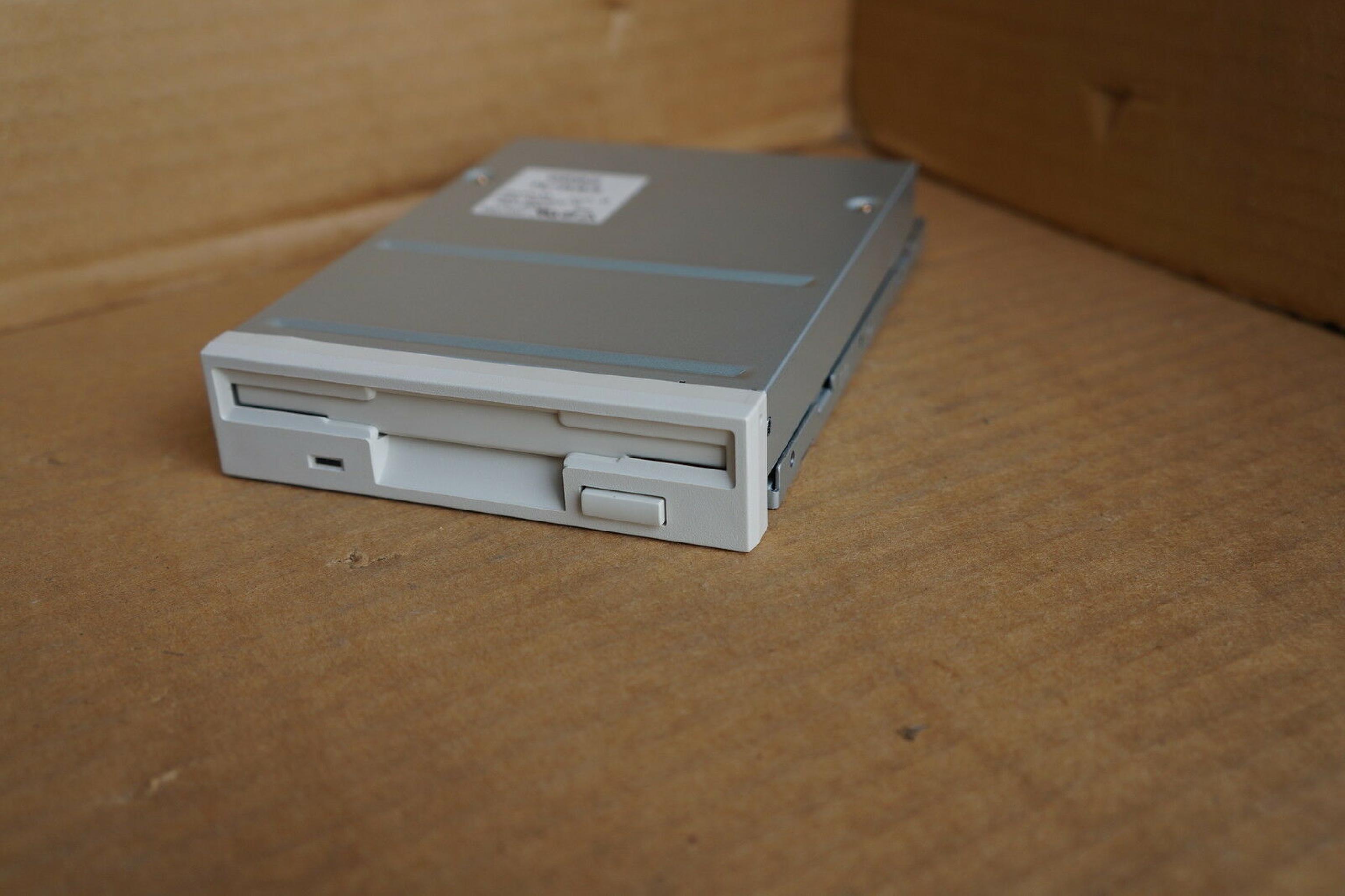 SONY MPF520-M 1.44 MB 3.5 FLOPPY DRIVE - DELL 80480