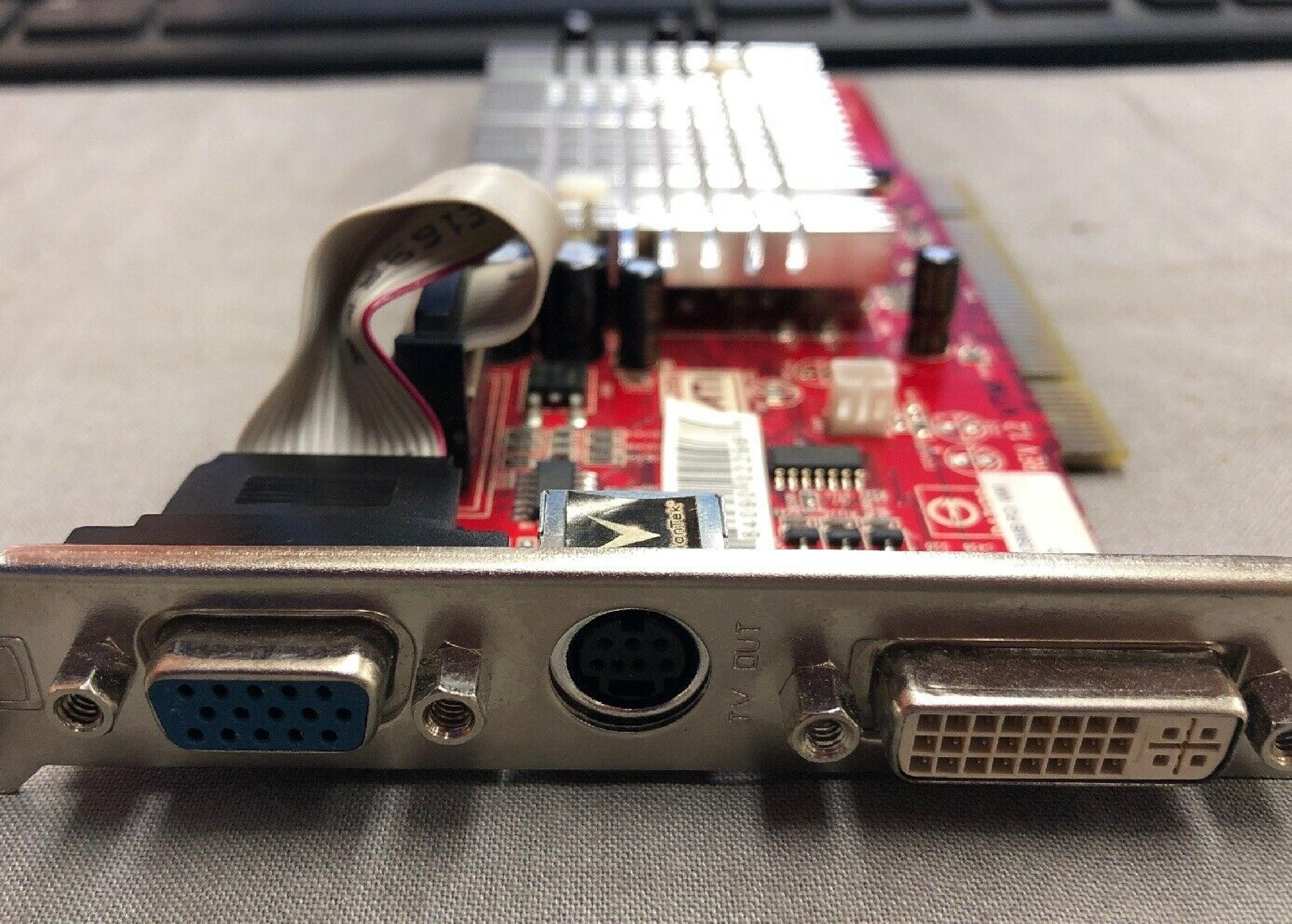 ATI 109-A06200-00B VISION TEK, VT-9250-128P, V/D/VO PCI CARD.