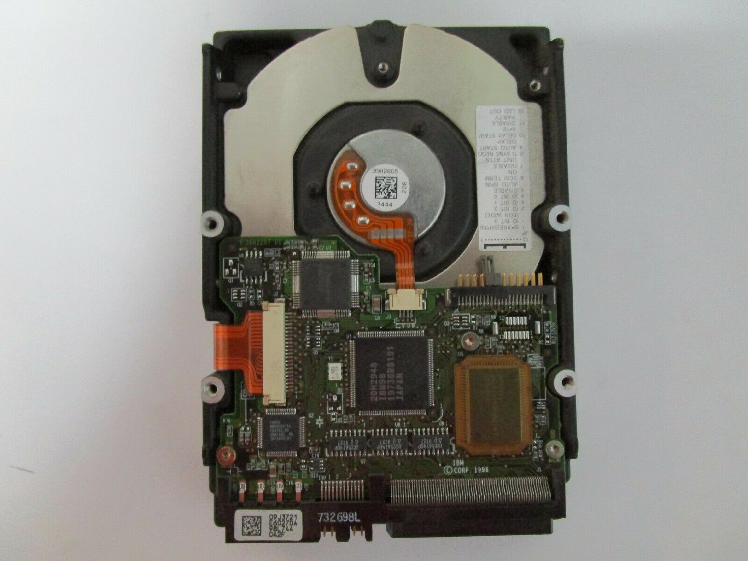 IBM DCAS-32160 2.1GB 68 PIN SCSI DRIVE