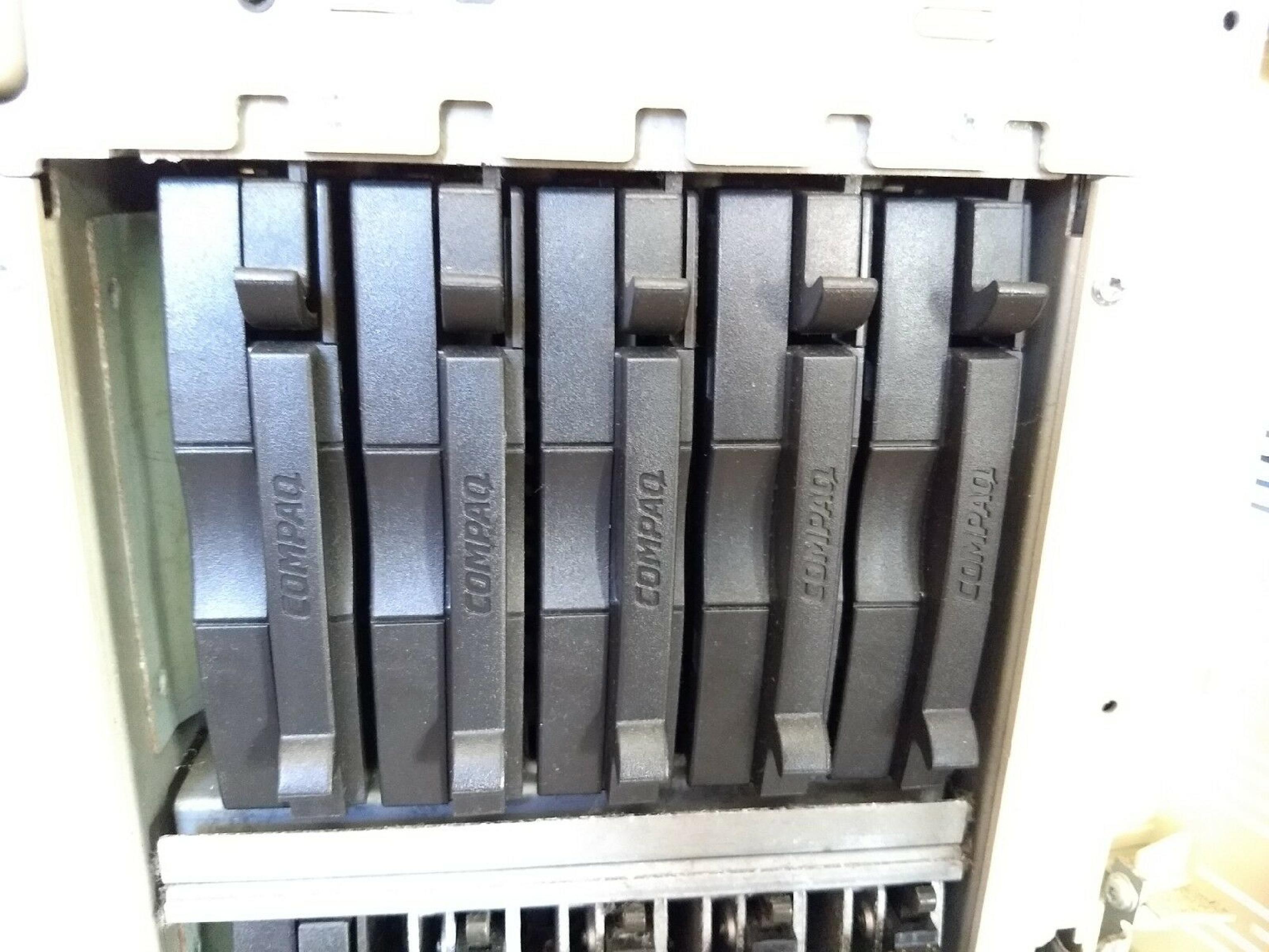 COMPAQ / HEWLETT PACKARD / HP PROLIANT 3000 SERVER