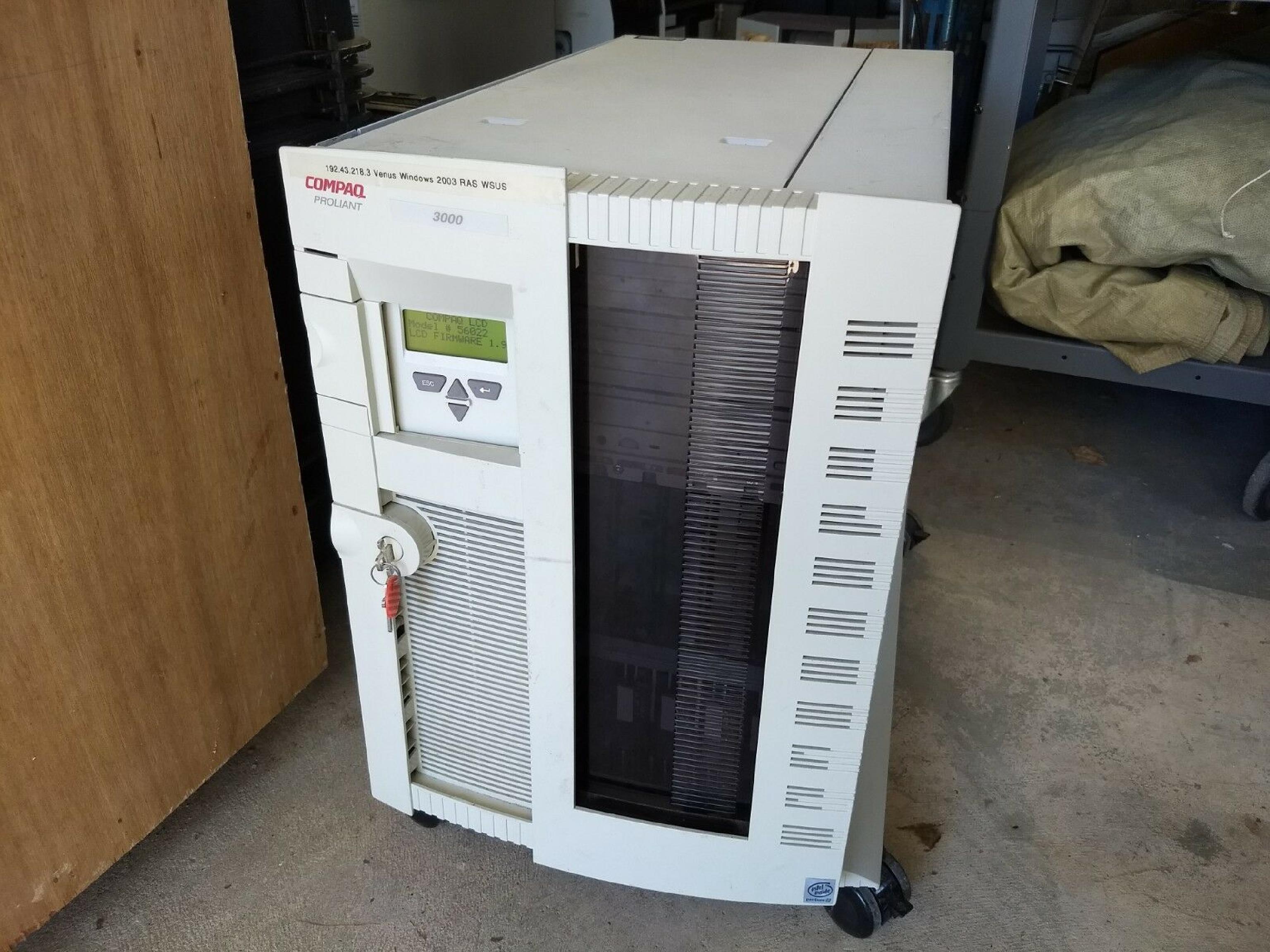 COMPAQ / HEWLETT PACKARD / HP PROLIANT 3000 SERVER