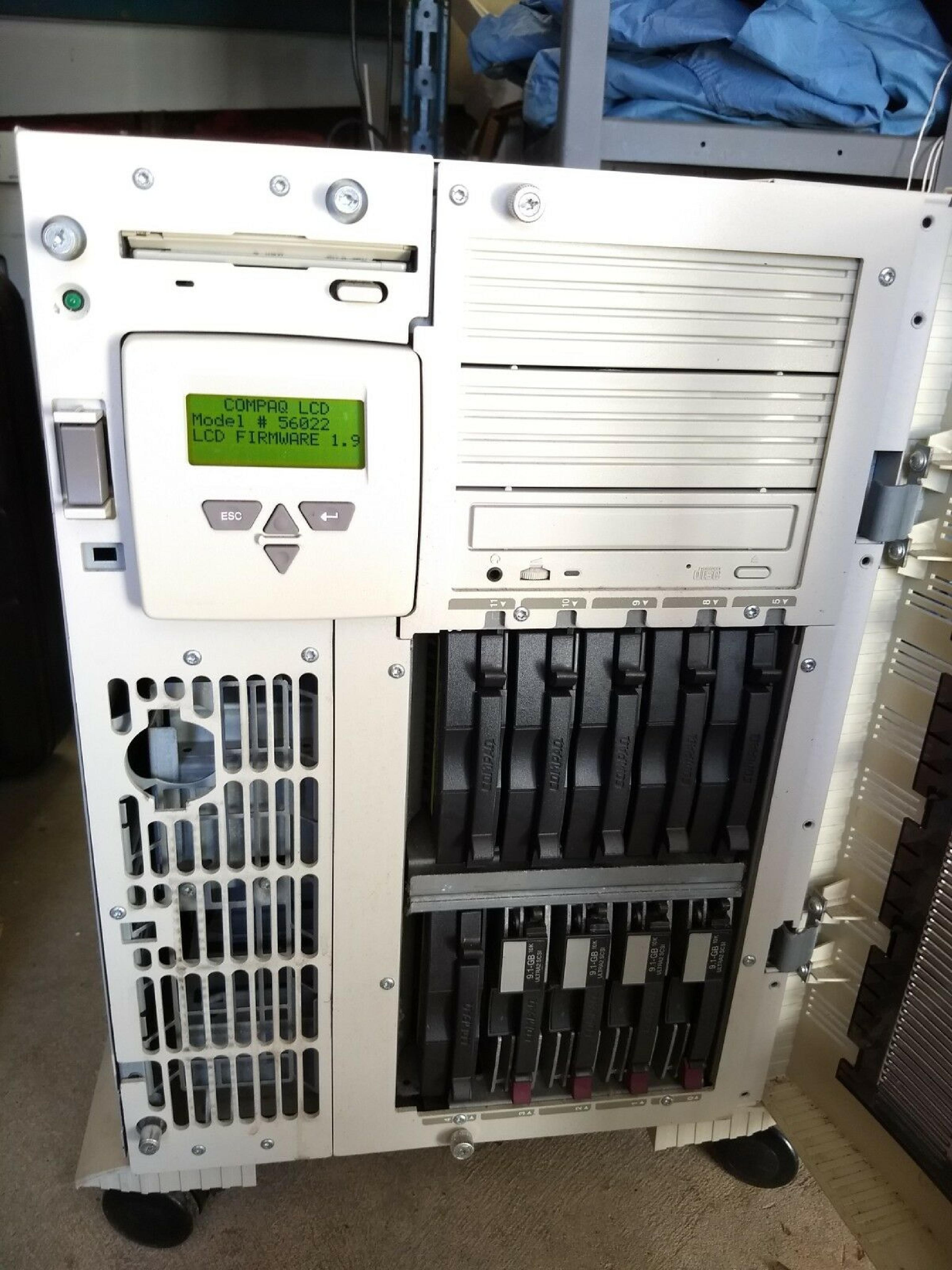 COMPAQ / HEWLETT PACKARD / HP PROLIANT 3000 SERVER