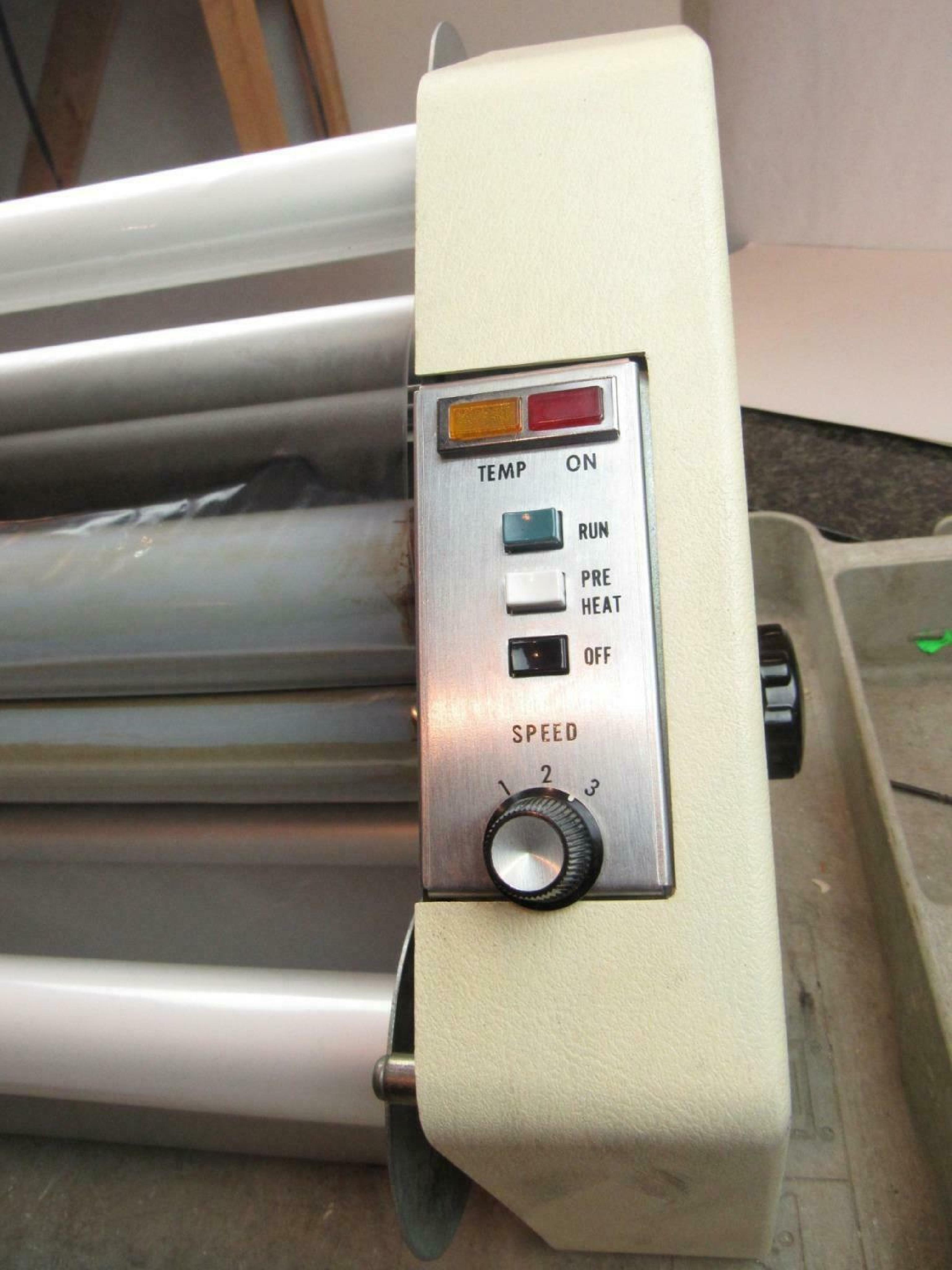 GBC 425LM-1 MODEL 425LM 25INCH HOT ROLL HEAT SEAL LAMINATOR